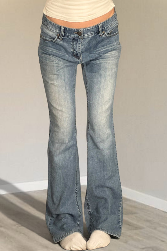 Utsvängda jeans stl: M