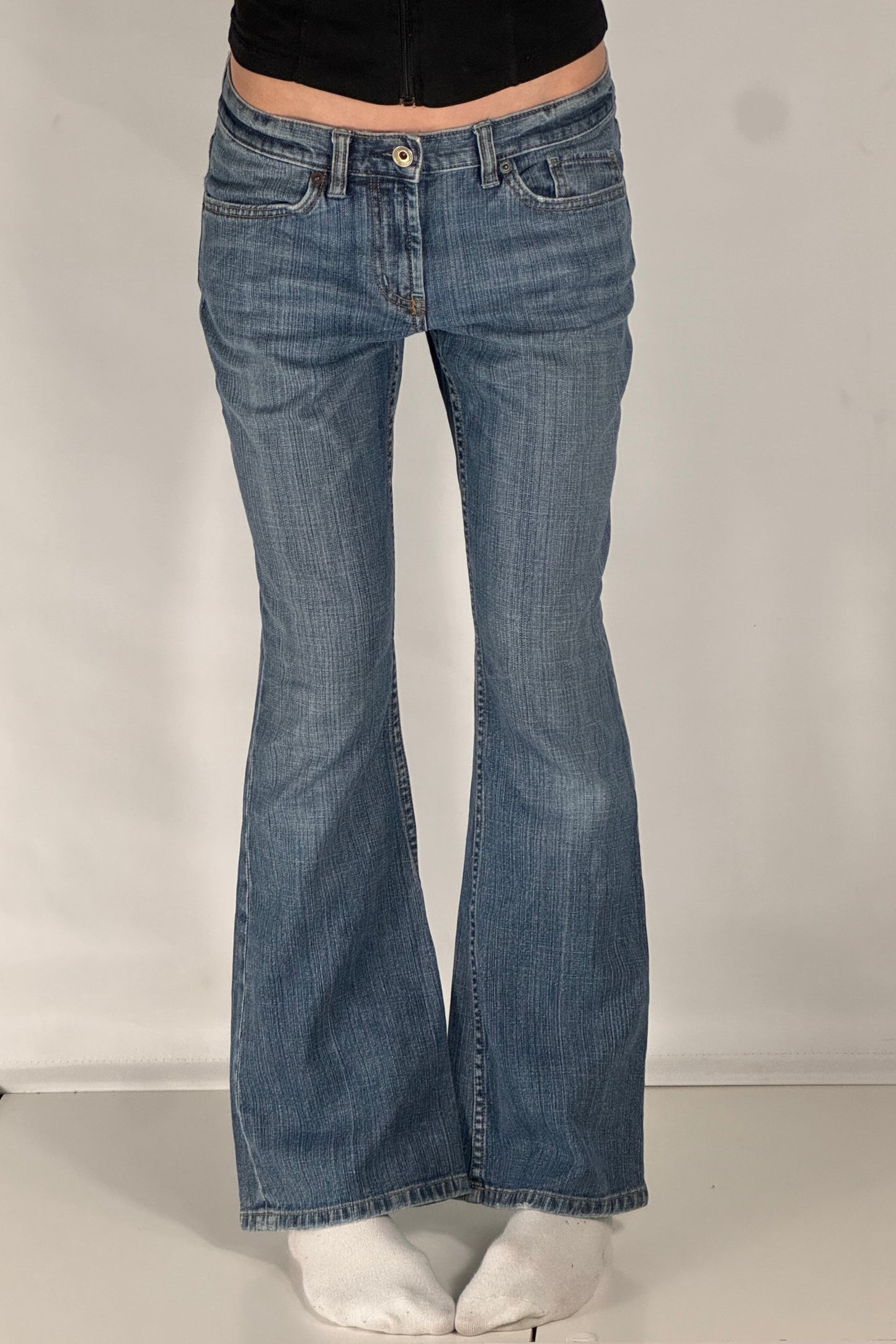 Utsvängda jeans stl: S