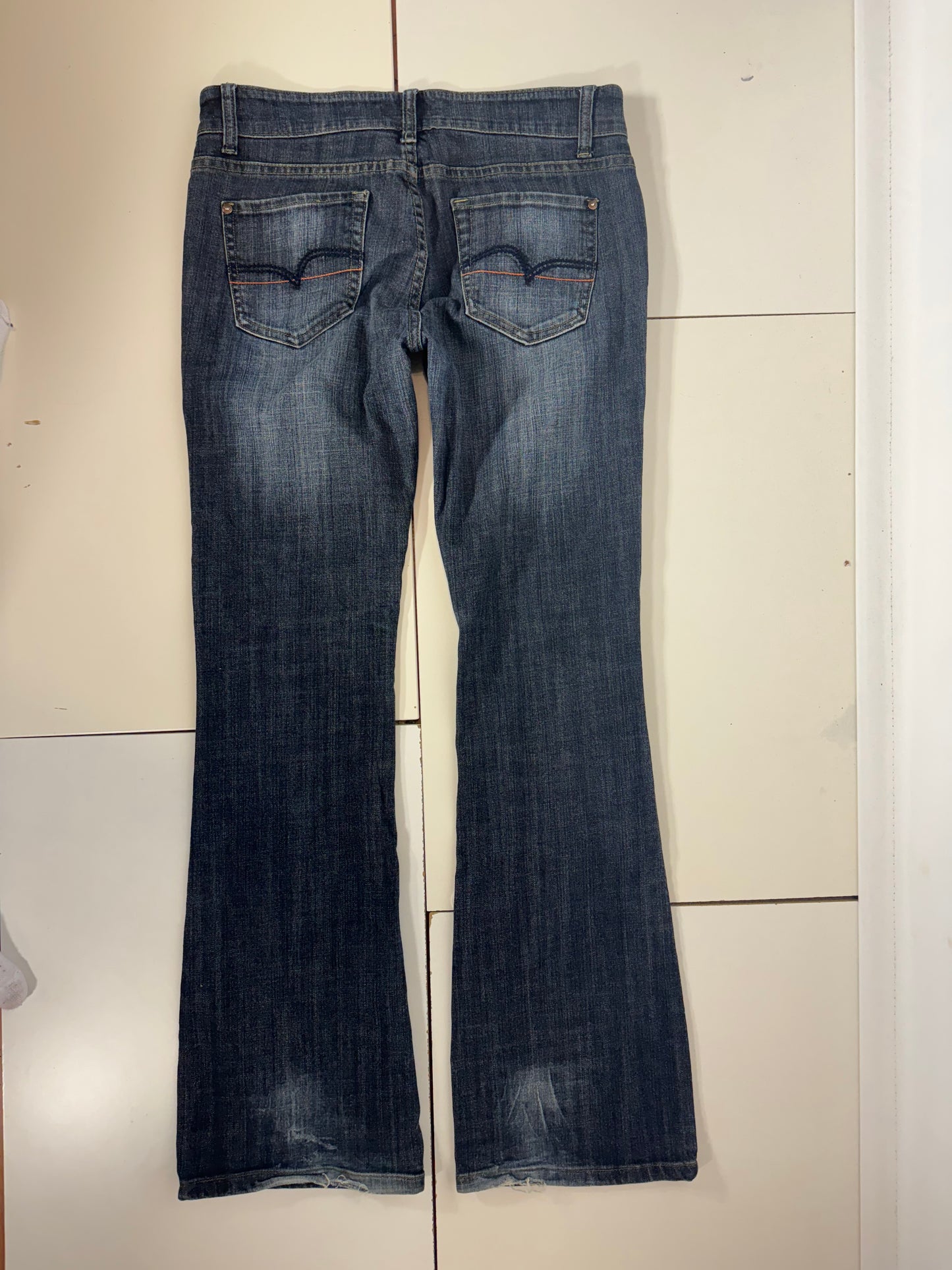 Utsvängda jeans stl: M