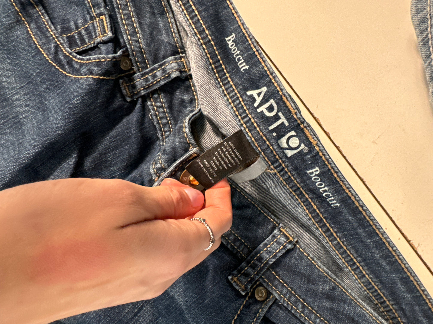 Utsvängda jeans stl: M