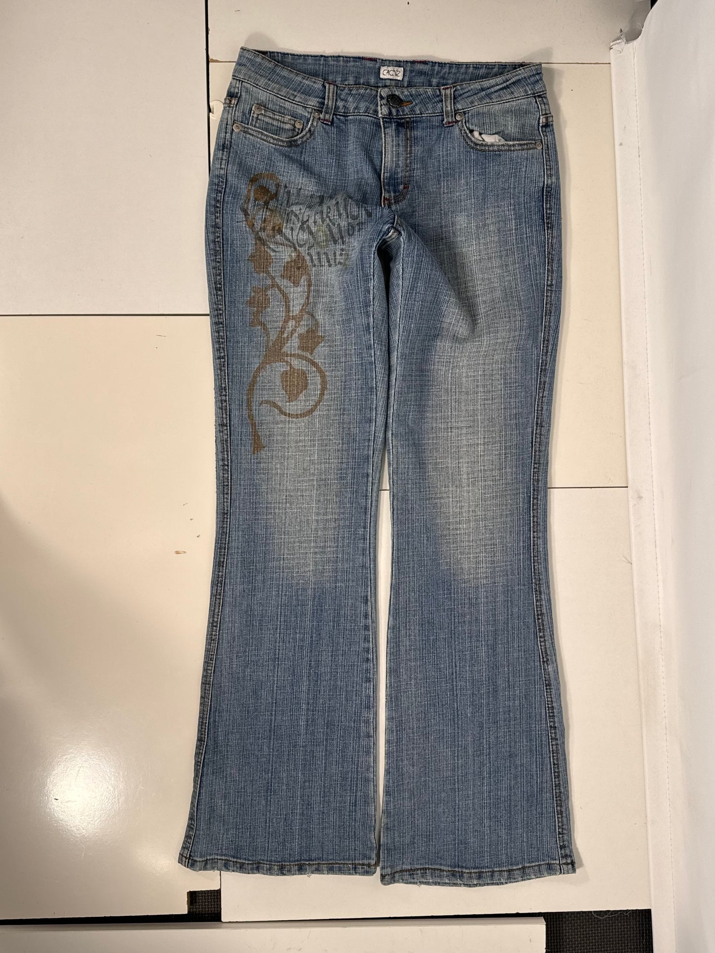 Utsvängda jeans stl: S