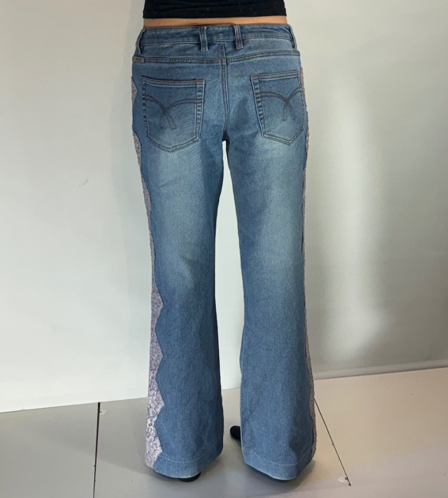 Utsvängda jeans stl: M
