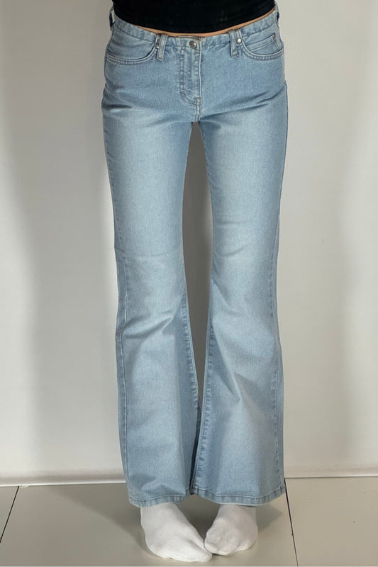 Utsvängda jeans stl: S