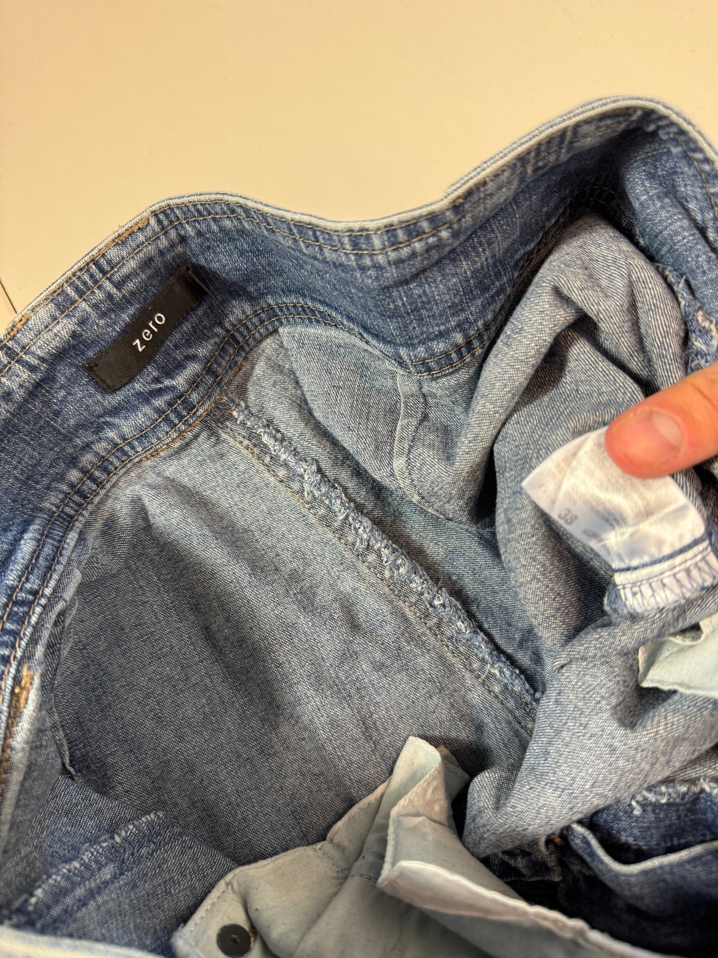 Utsvängda jeans stl: M
