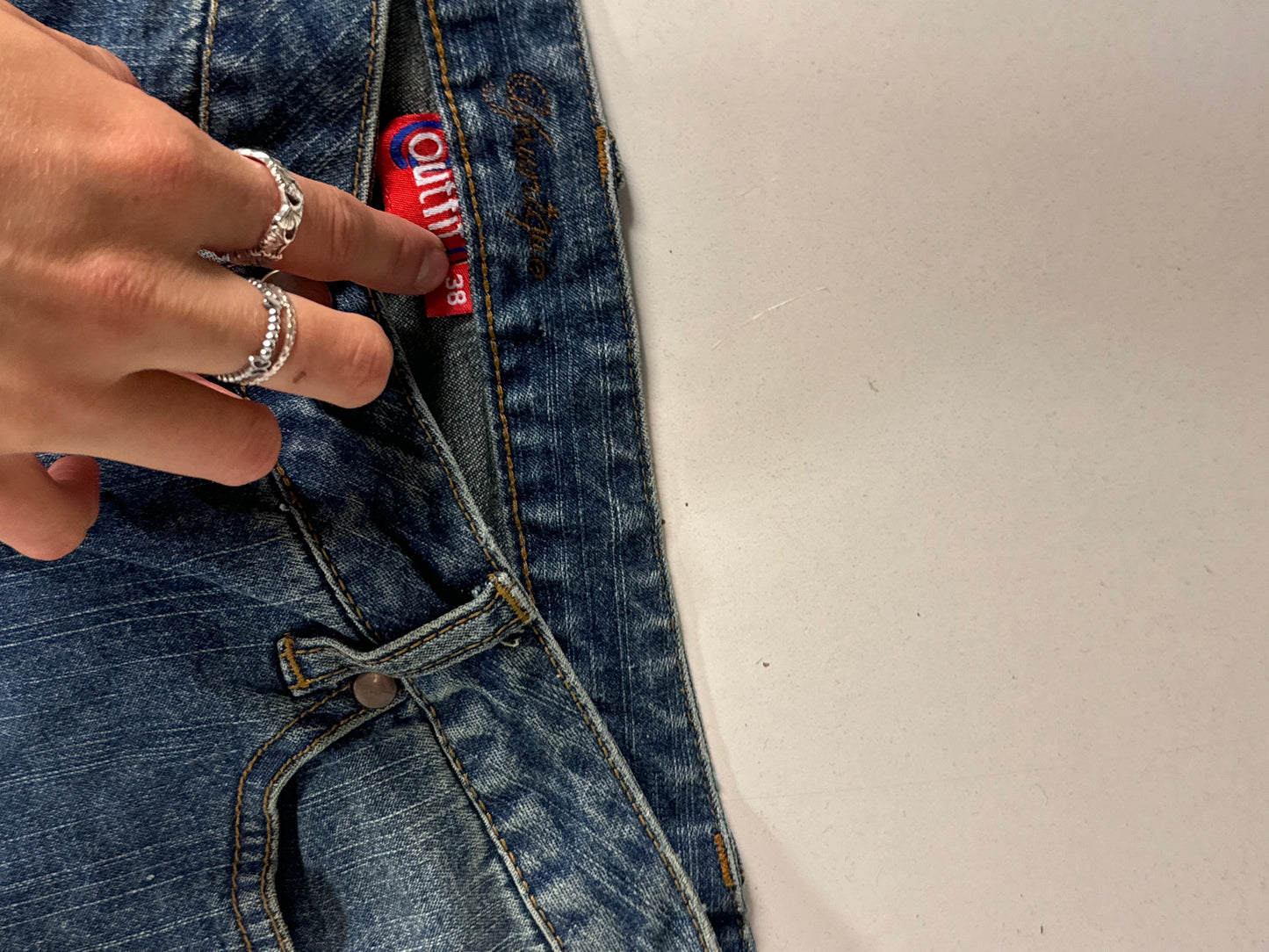 Utsvängda jeans stl: M