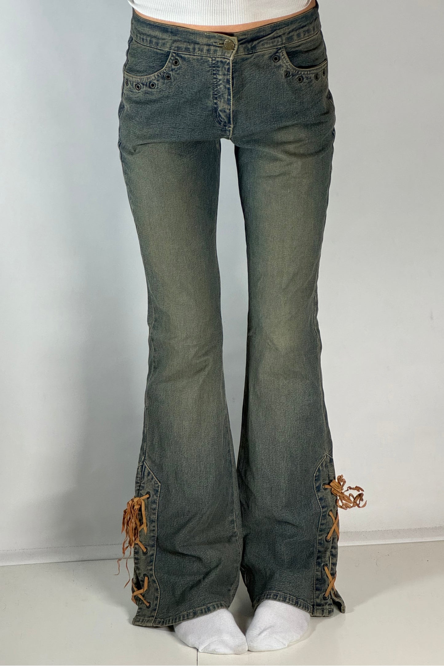 Utsvängda jeans stl: S