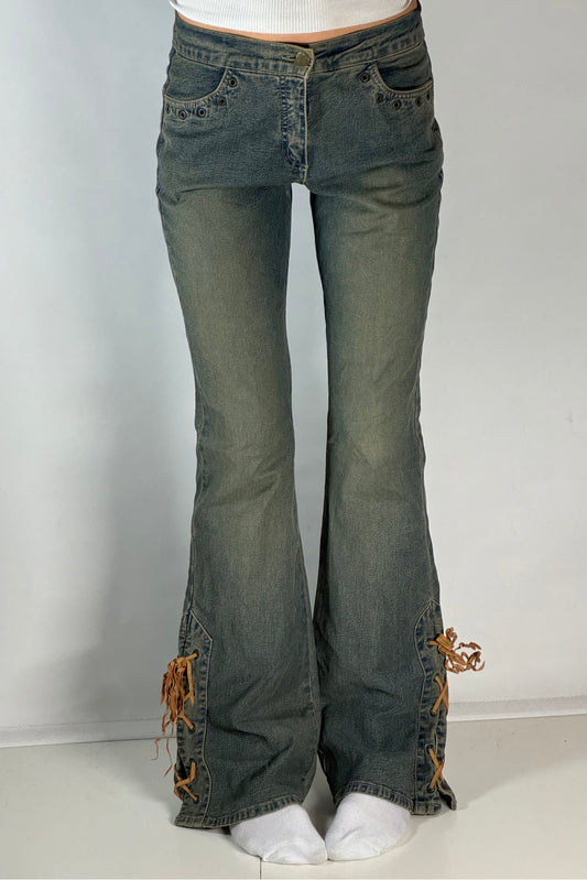 Utsvängda jeans stl: S