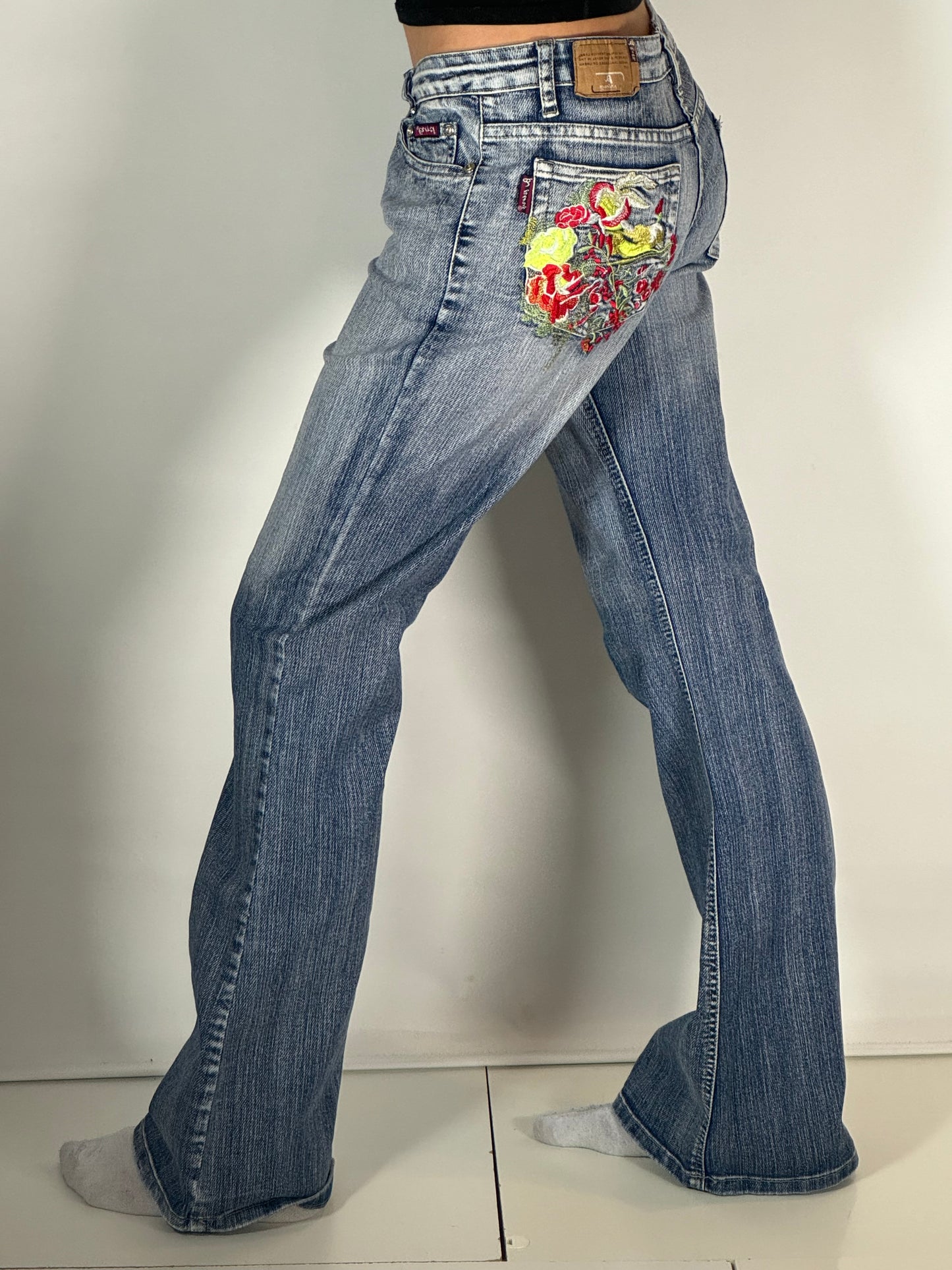 Utsvängda jeans stl: S