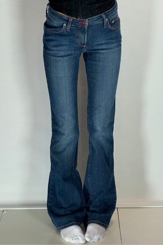 Utsvängda jeans stl: S