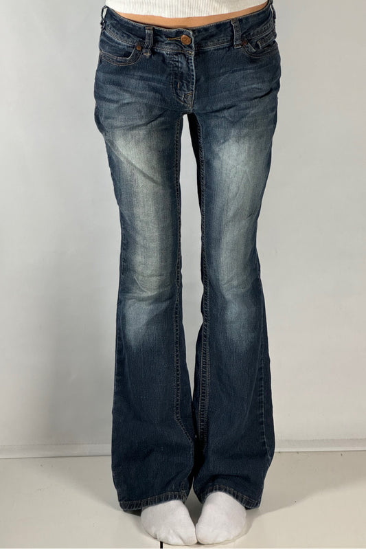 Utsvängda jeans stl: S