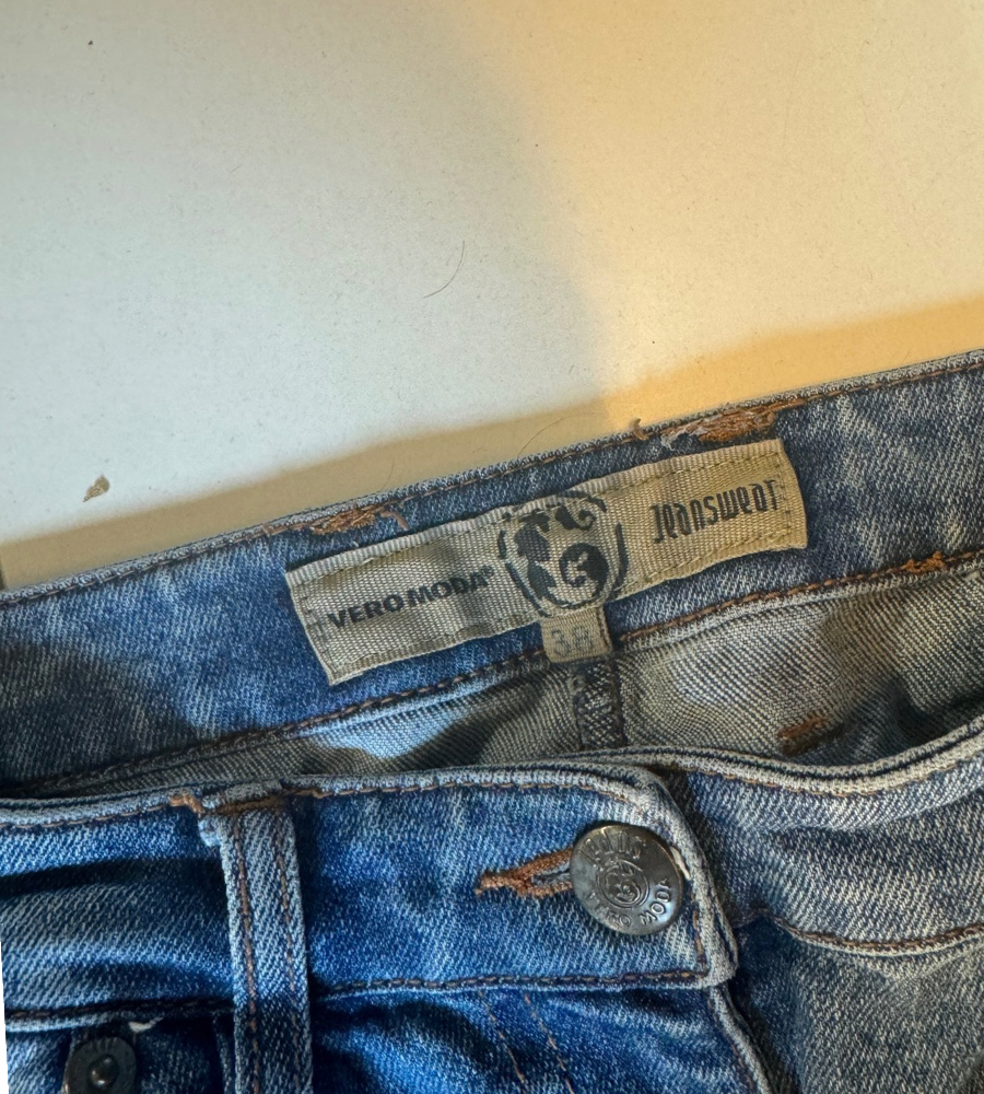 Utsvängda jeans stl: M