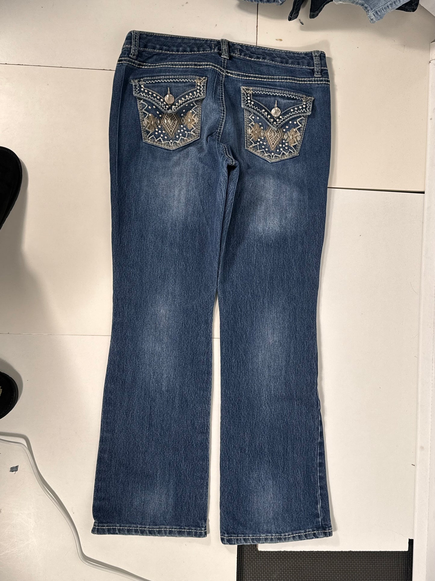 Utsvängda jeans stl: M