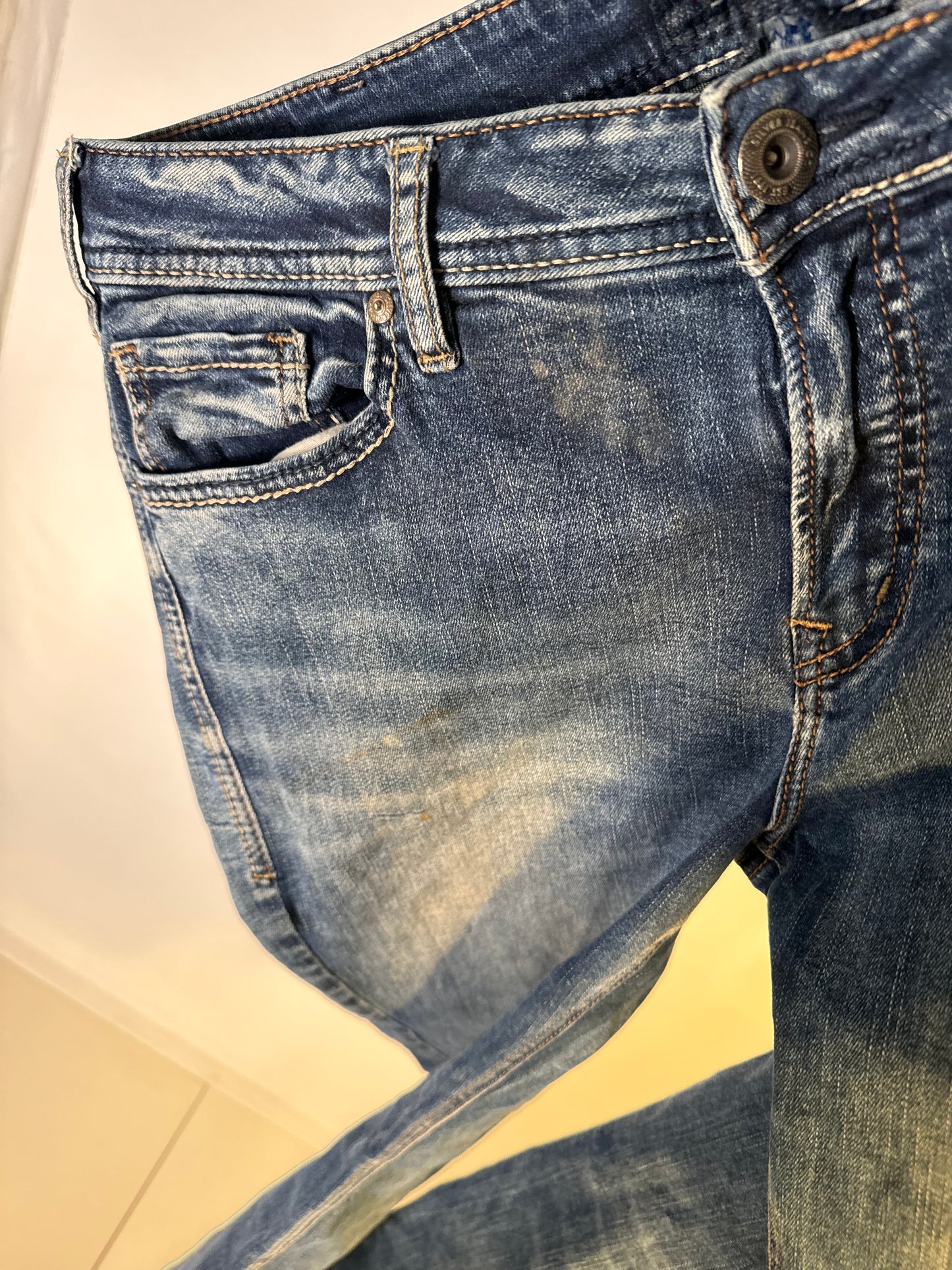 Utsvängda jeans stl: M