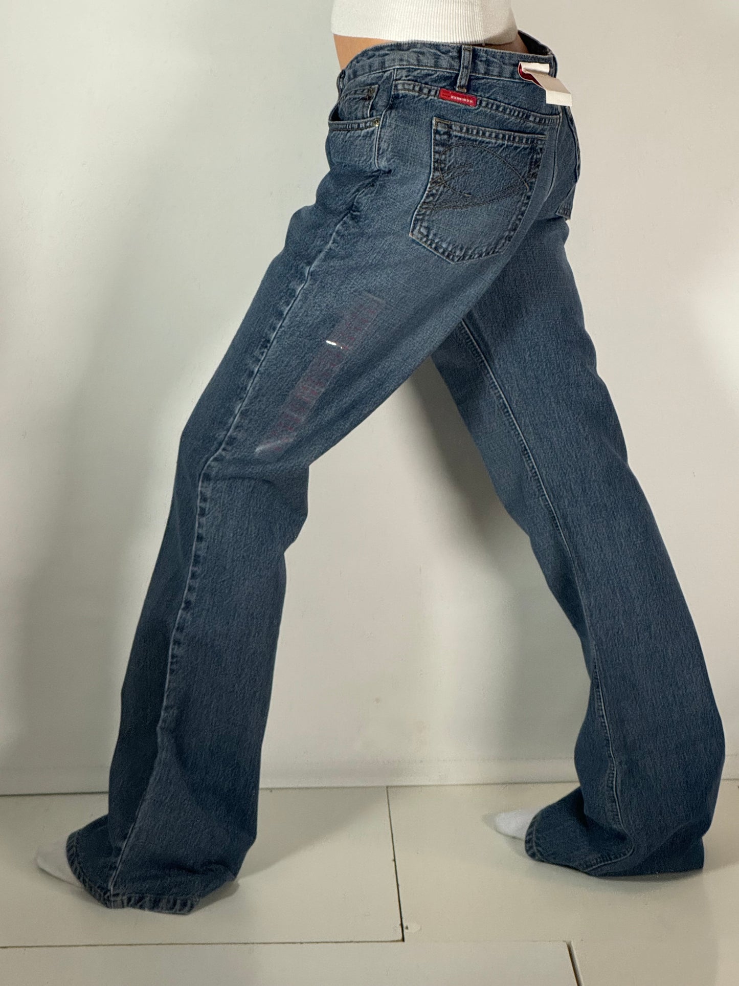 Utsvängda jeans stl: M