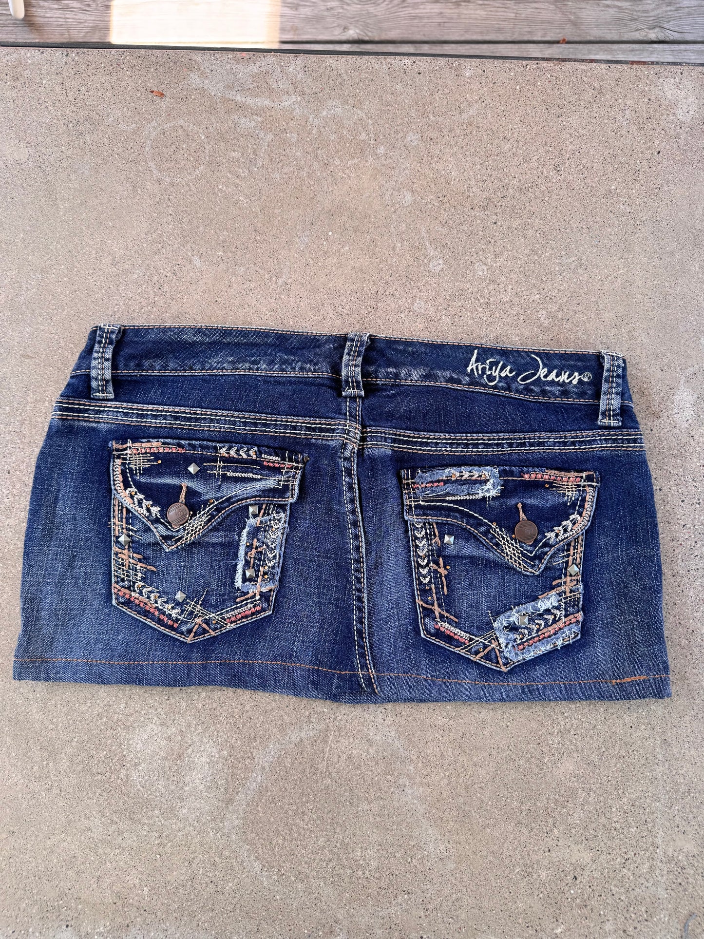 17 st jeanskjolar i blandade storlekar – second hand bundle