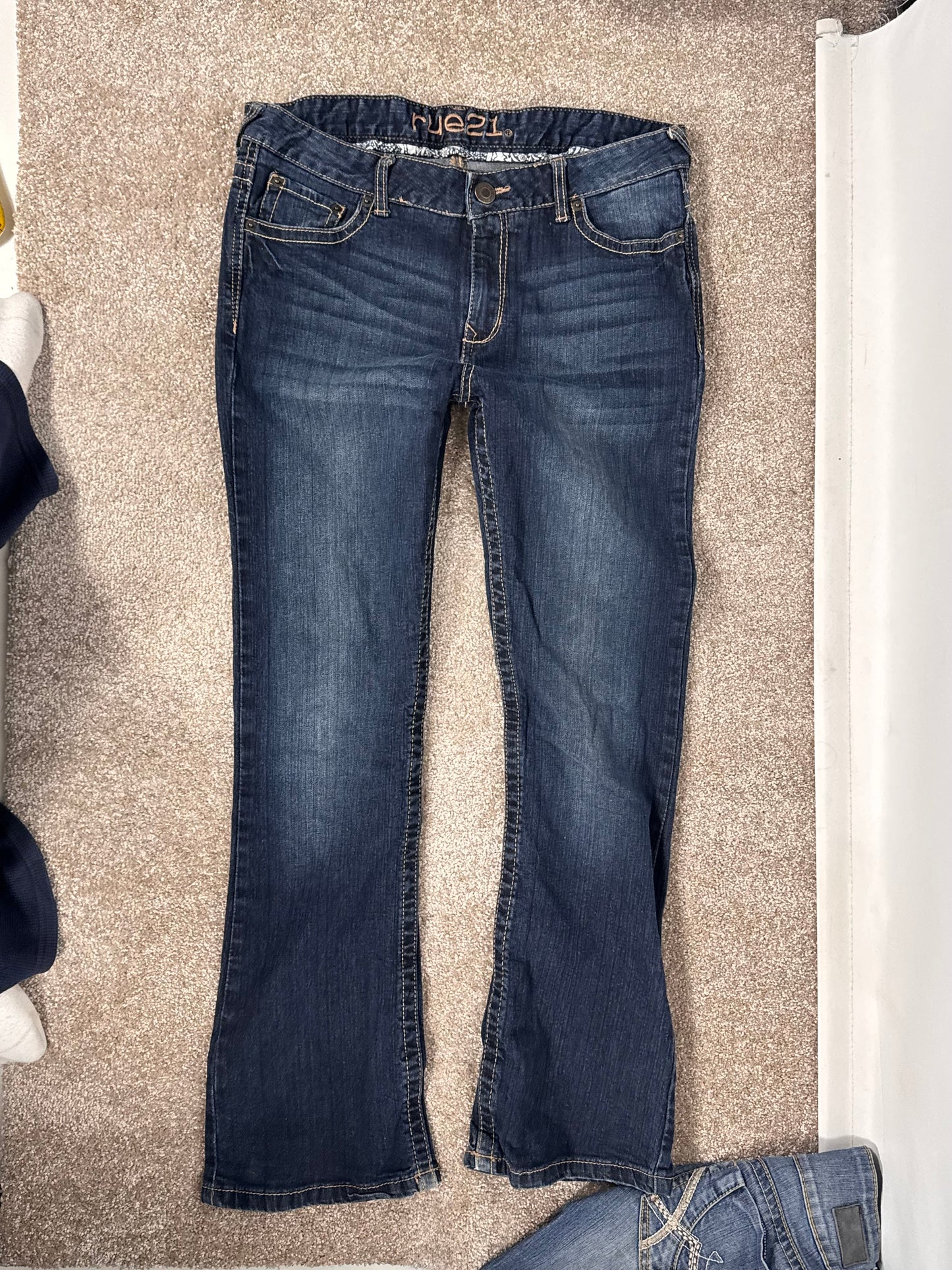 Utsvängda jeans stl: M