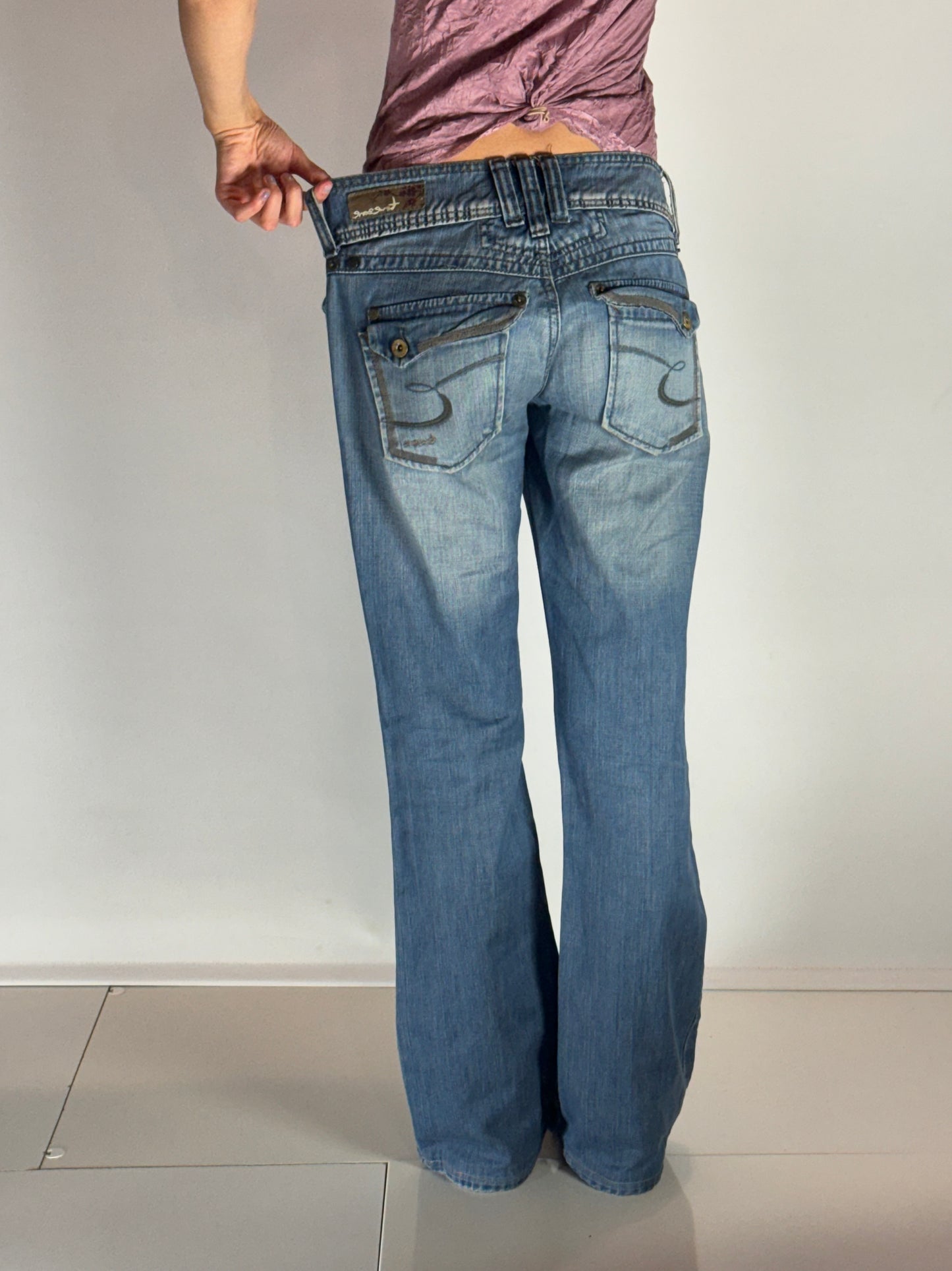 Lågmidjade jeans–stl: M