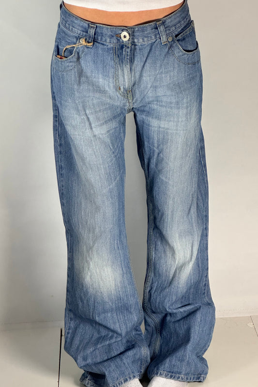 Utsvängda jeans stl: L