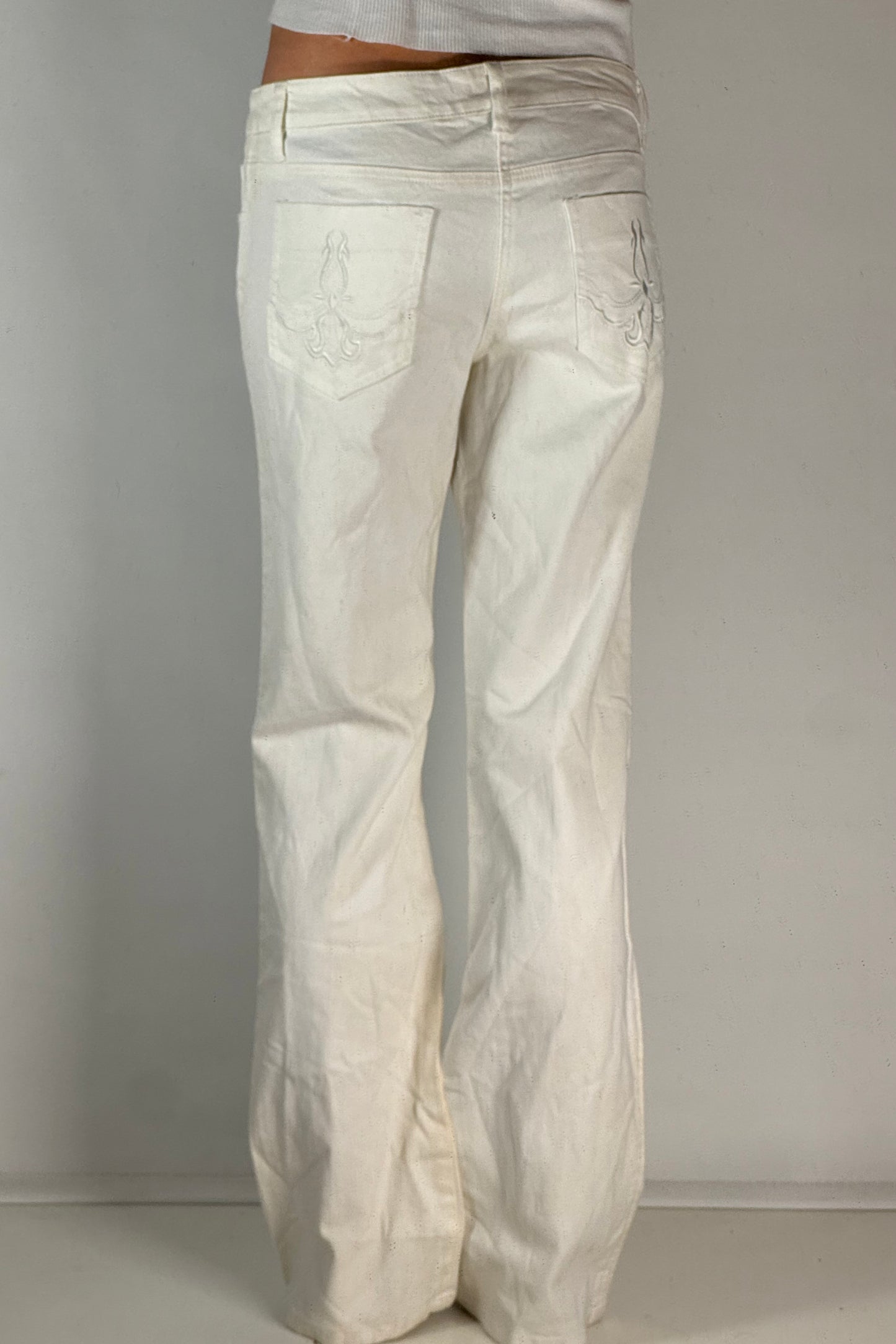 Utsvängda jeans stl: S