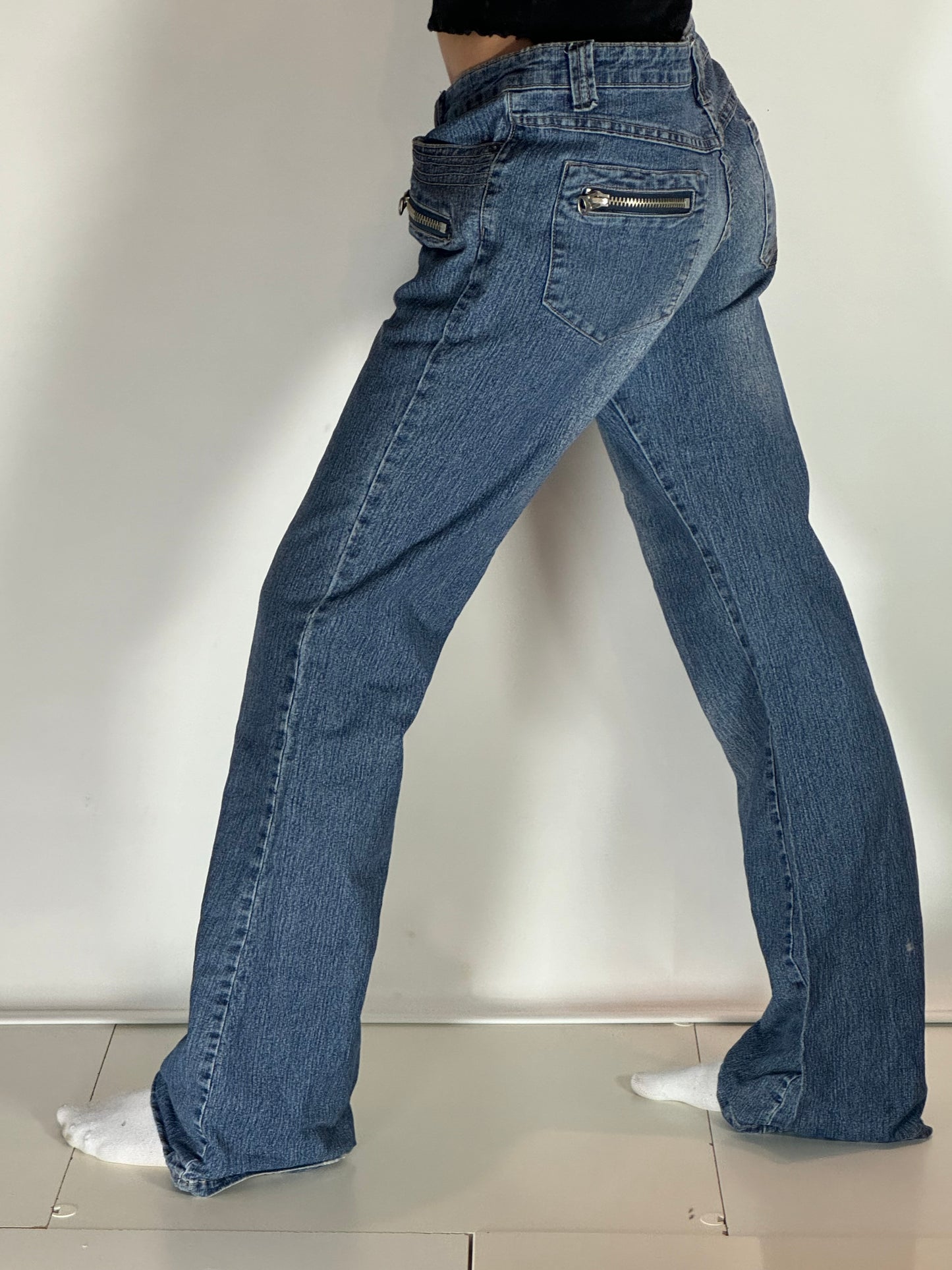 Utsvängda jeans stl: M