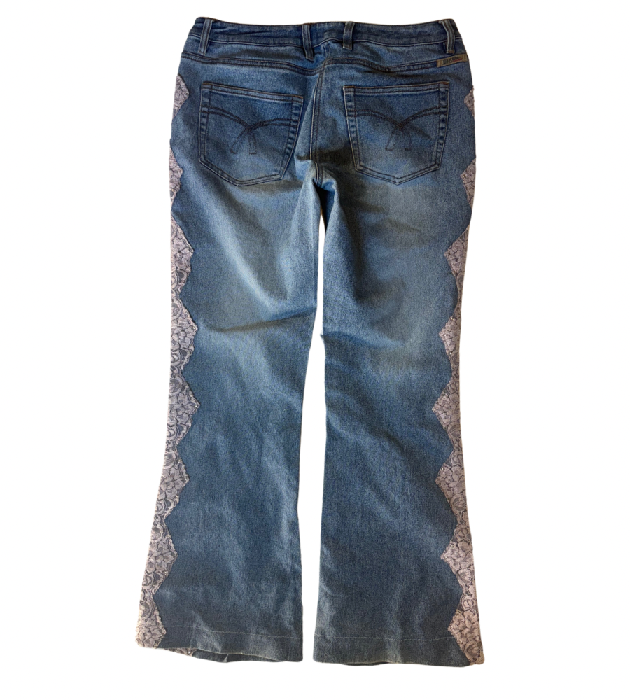 Utsvängda jeans stl: M