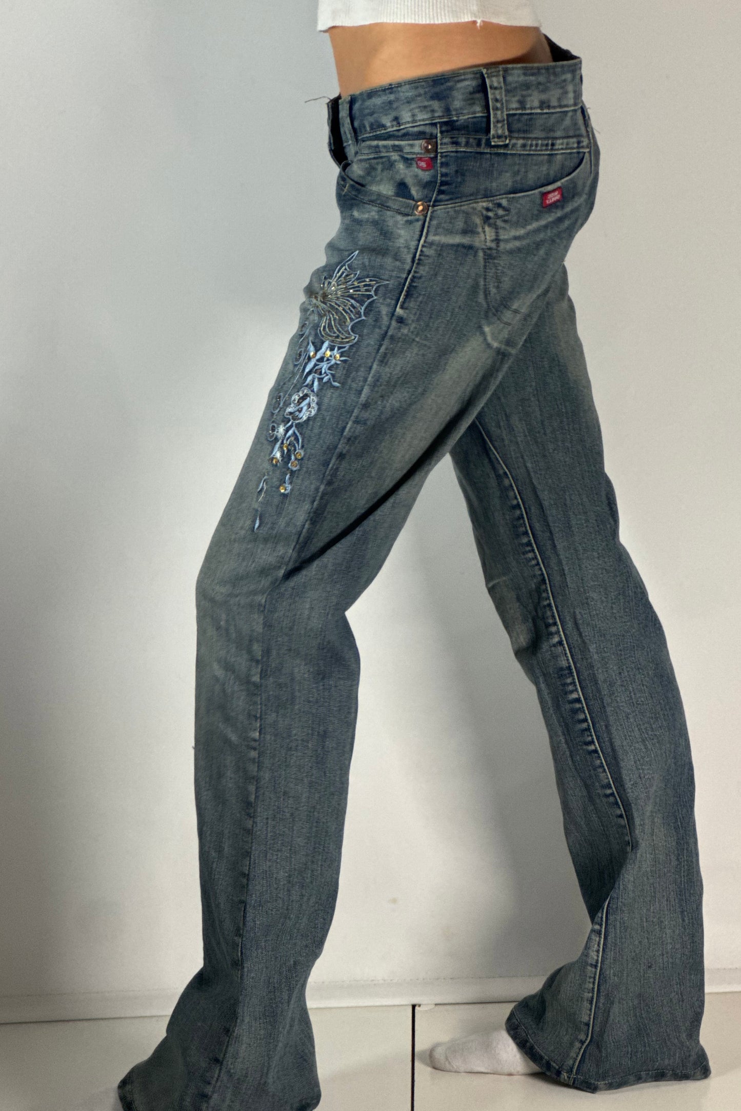Utsvängda jeans stl: M