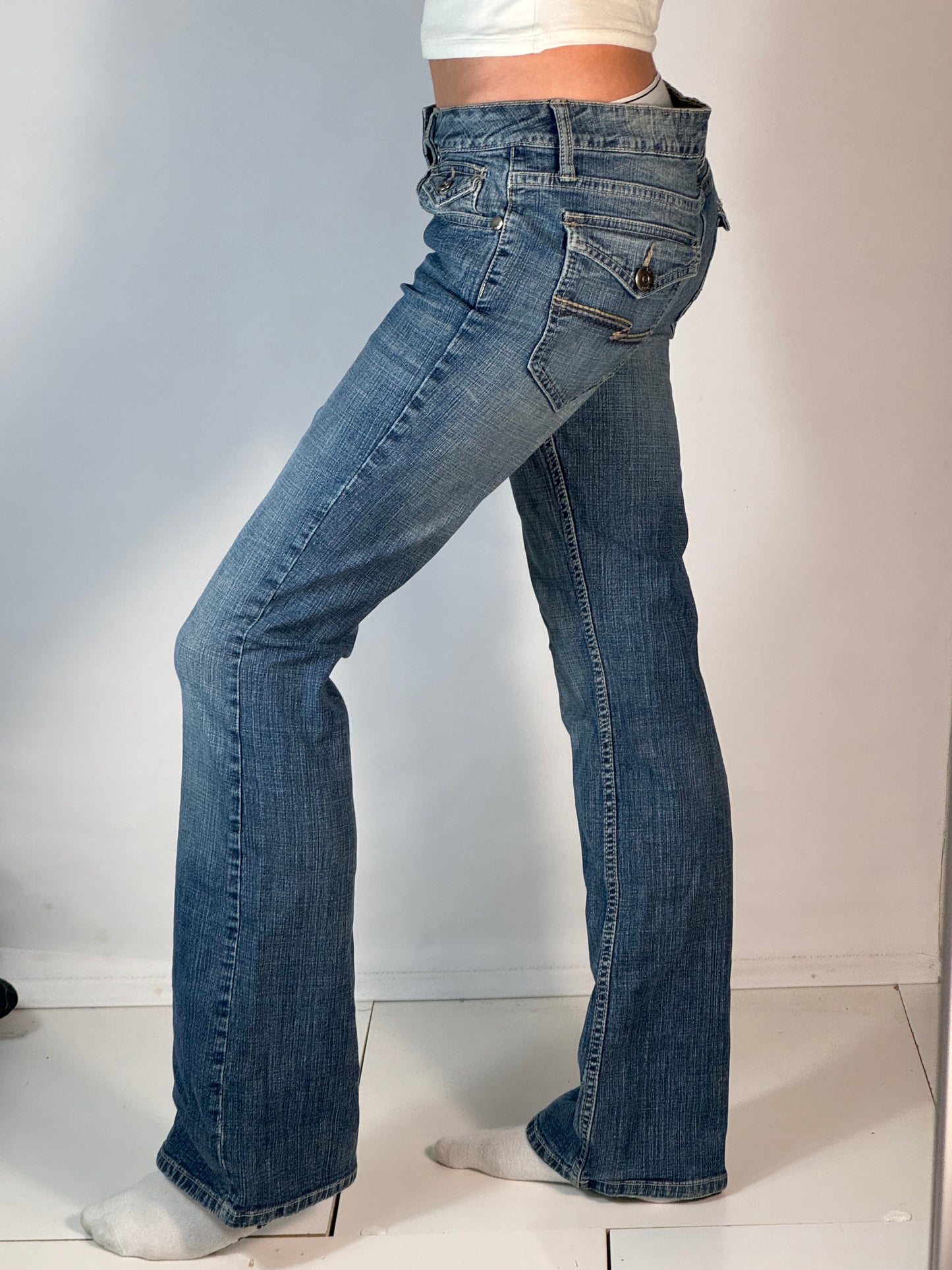 Utsvängda jeans stl: S
