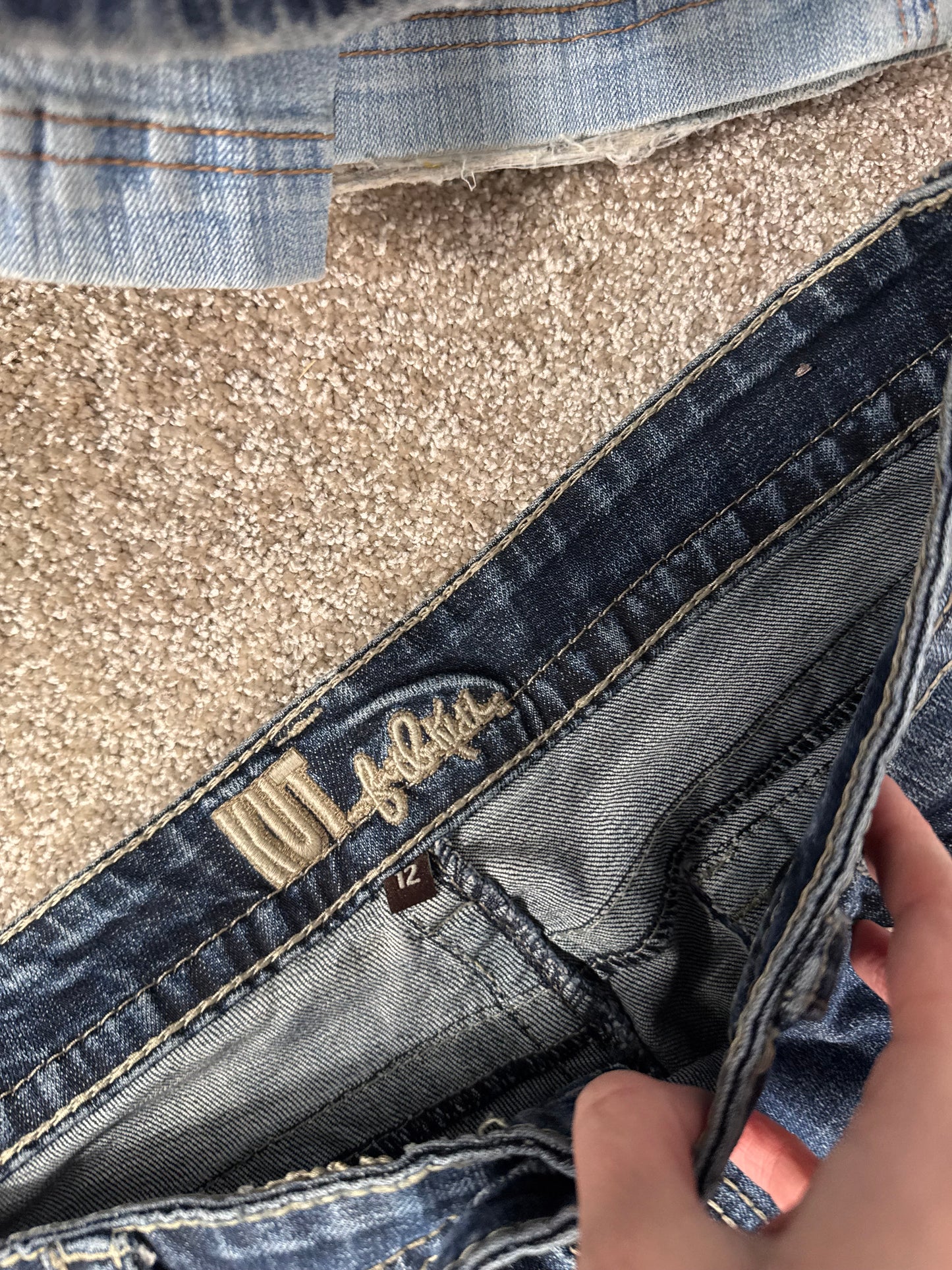 Utsvängda jeans stl: L