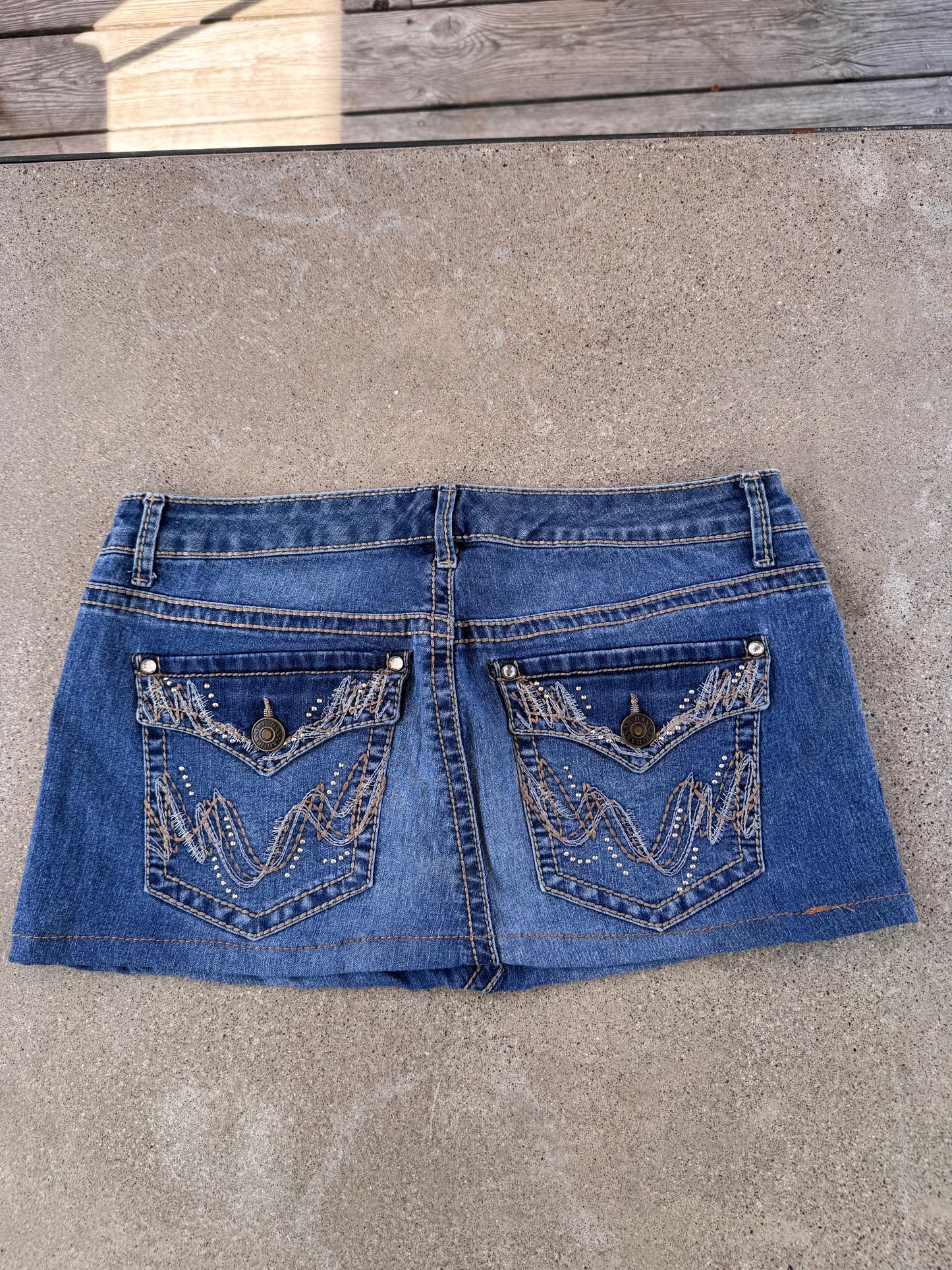 17 st jeanskjolar i blandade storlekar – second hand bundle