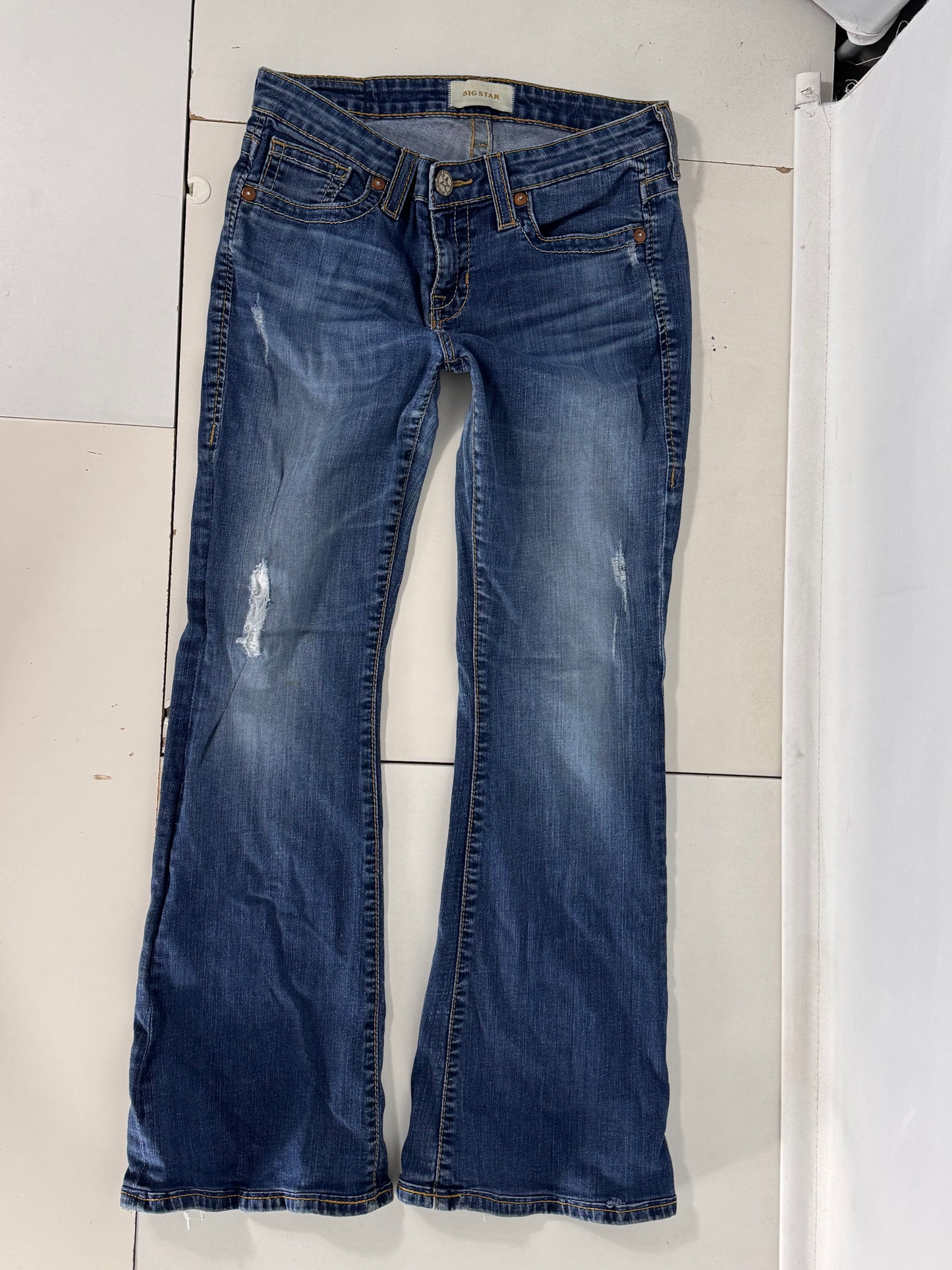 Utsvängda jeans stl: S