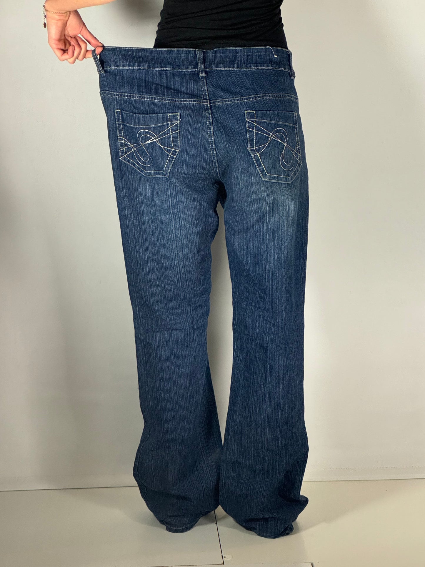 Utsvängda jeans stl: XXL