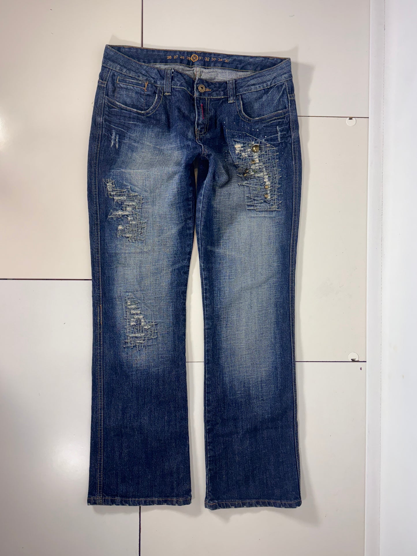 Utsvängda jeans stl: M