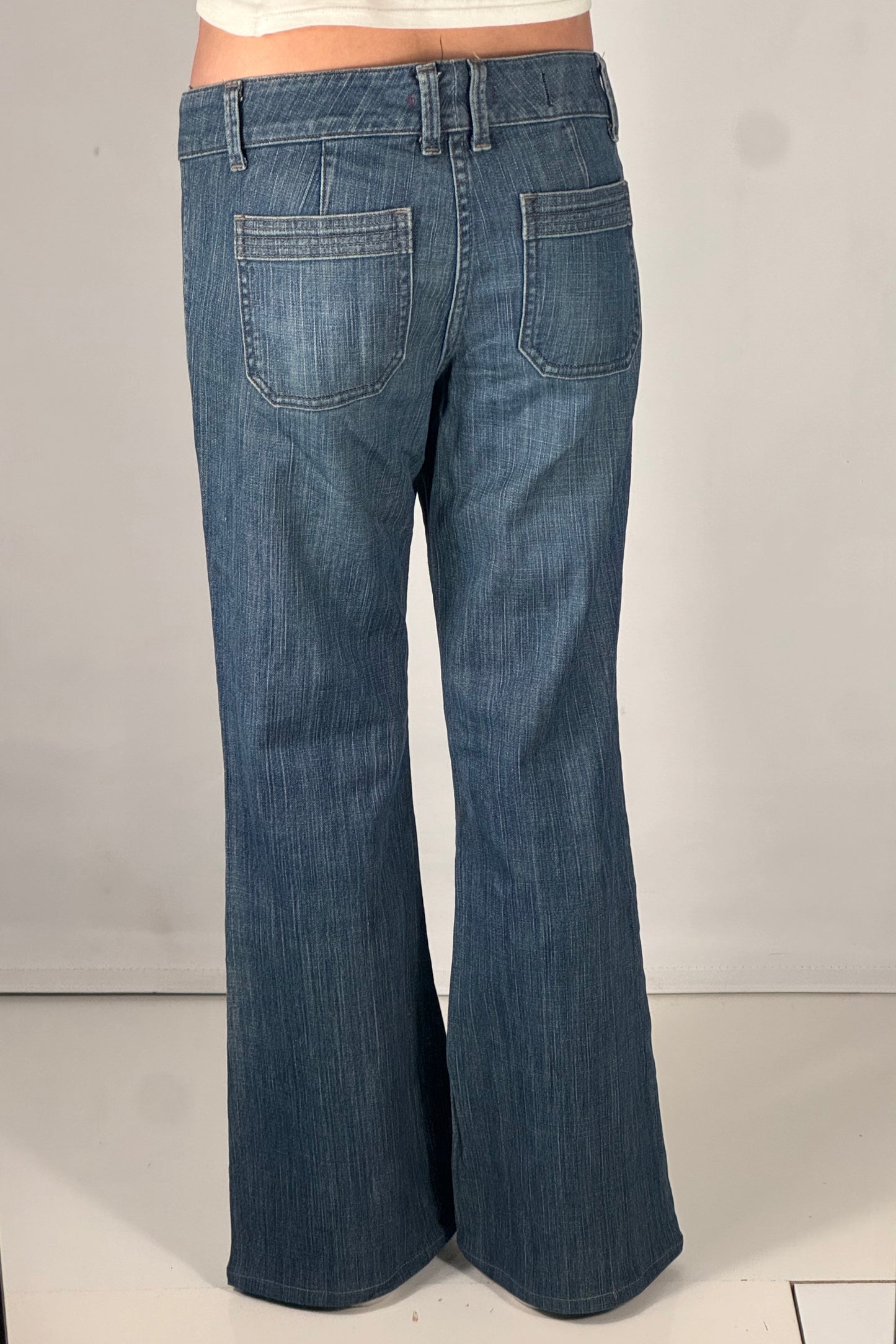 Utsvängda jeans stl: S