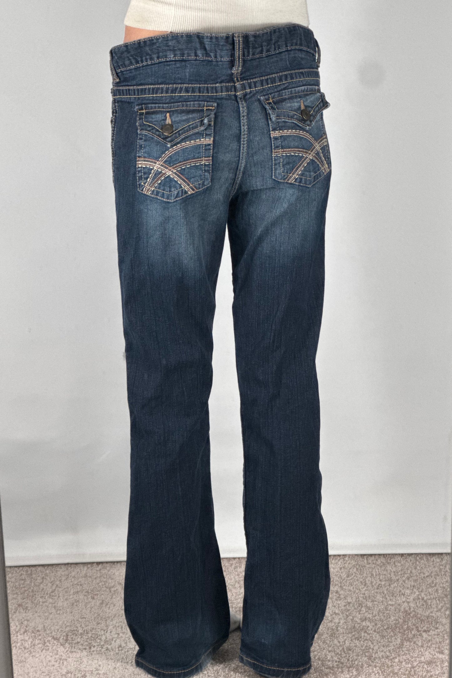 Utsvängda jeans stl: M