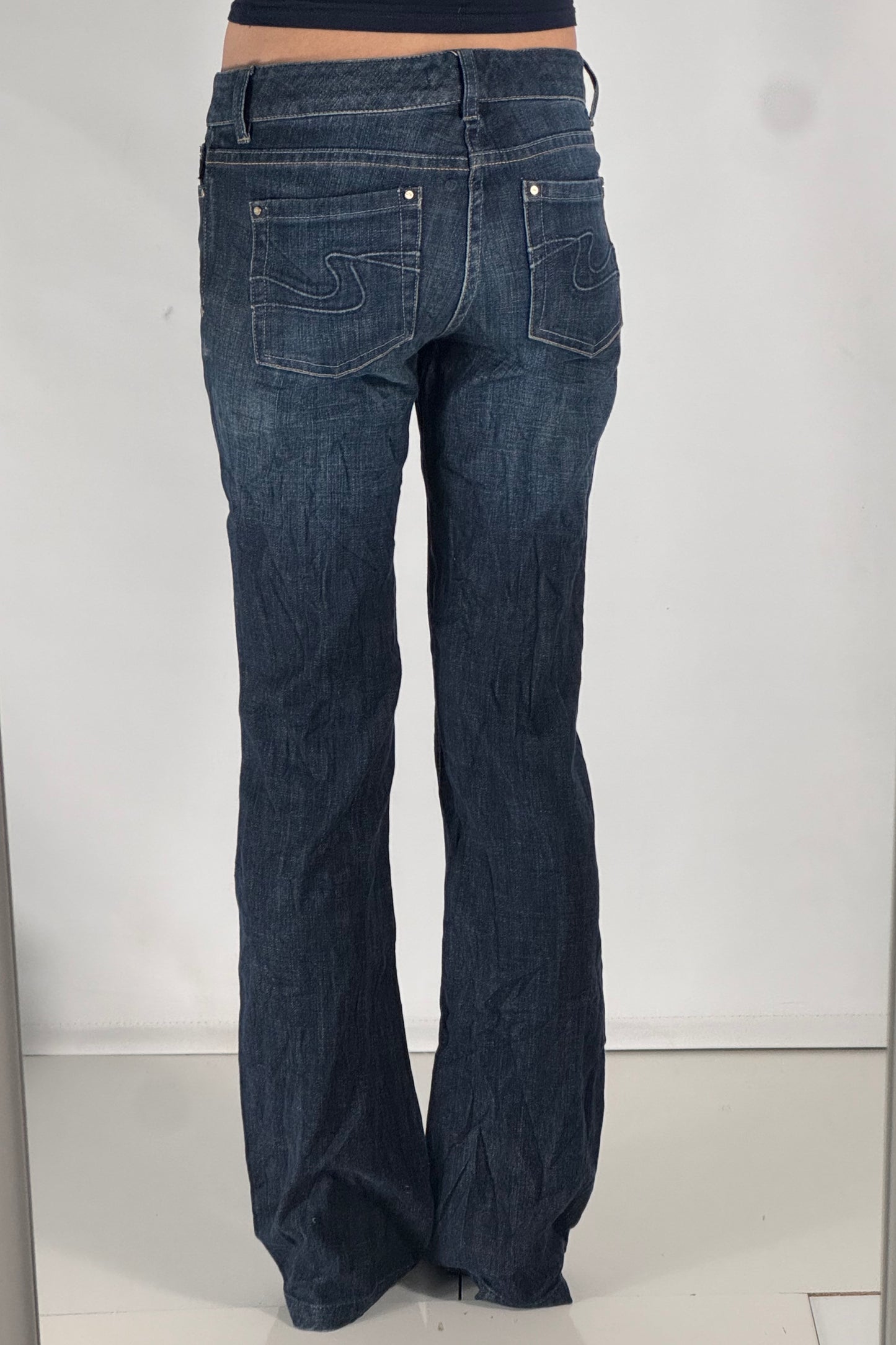Utsvängda jeans stl: S