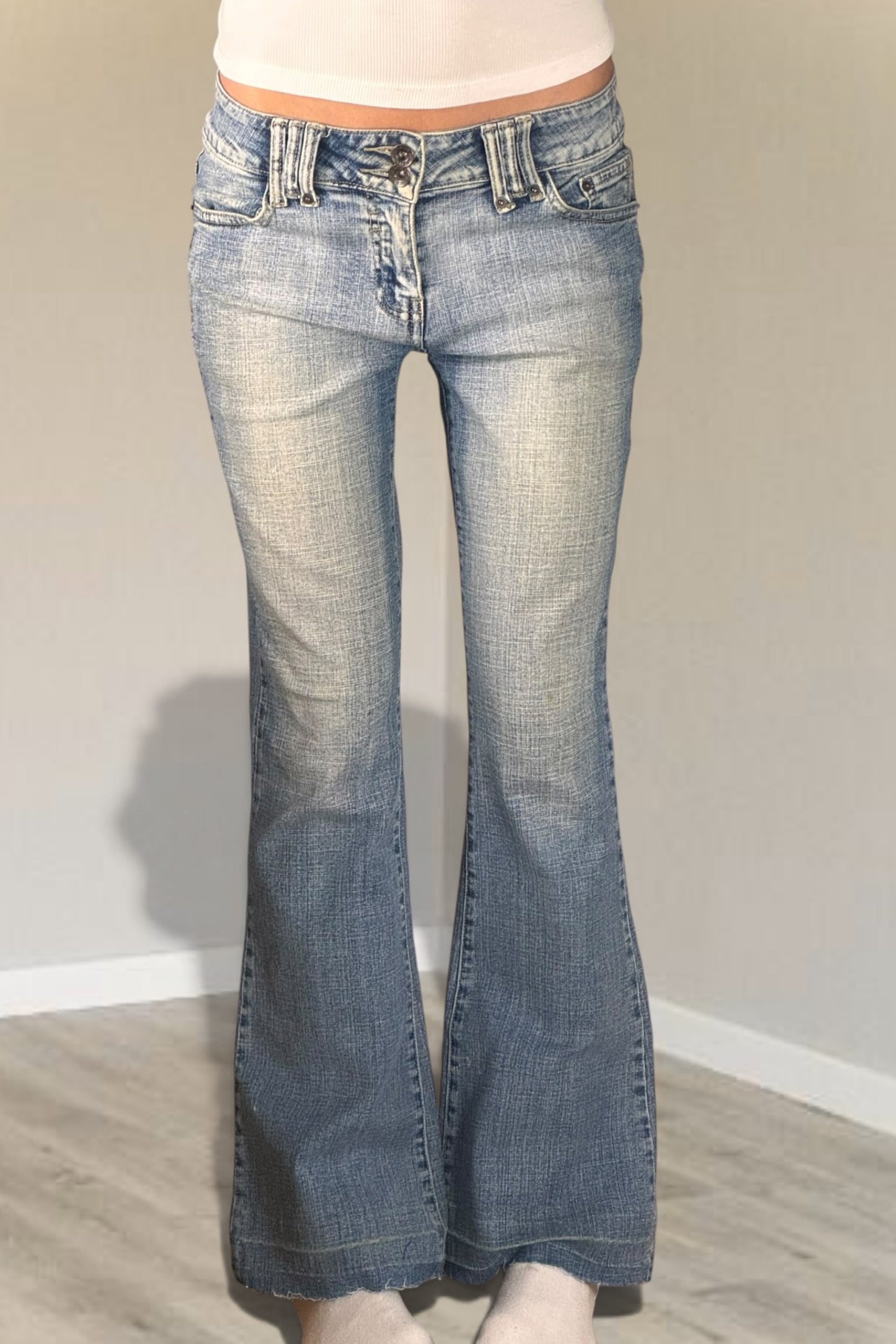 Utsvängda jeans stl: S