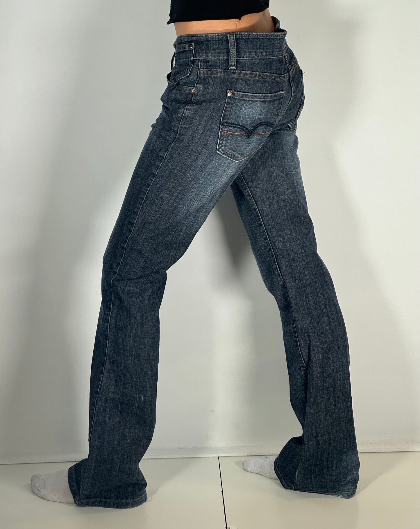 Utsvängda jeans stl: M