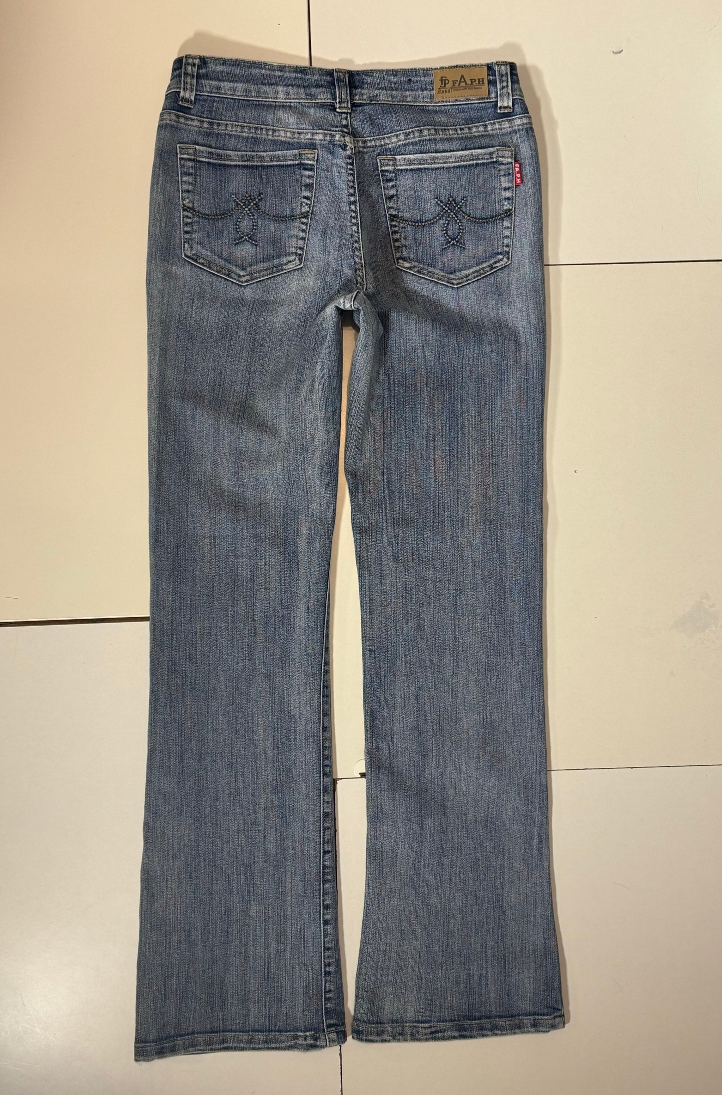 Utsvängda jeans stl: S