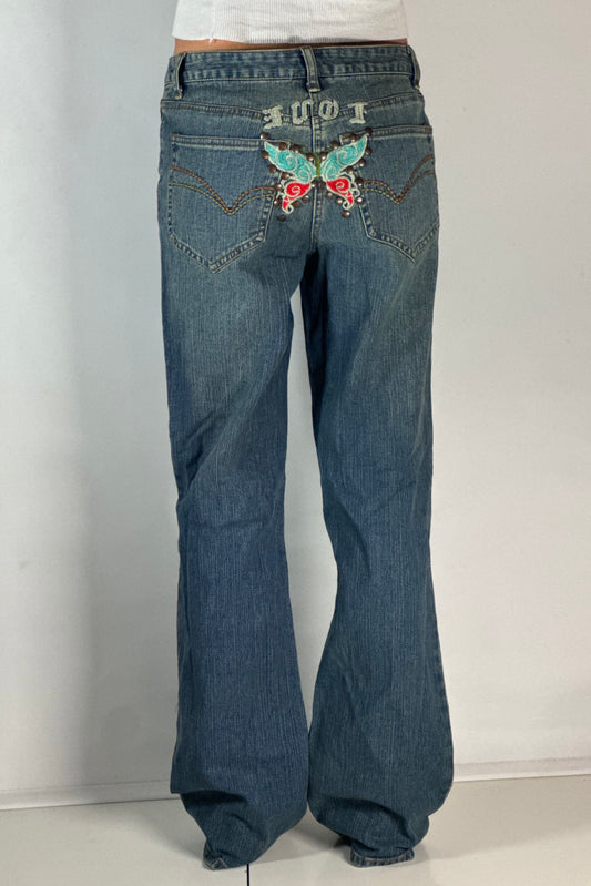 Utsvängda jeans stl: M