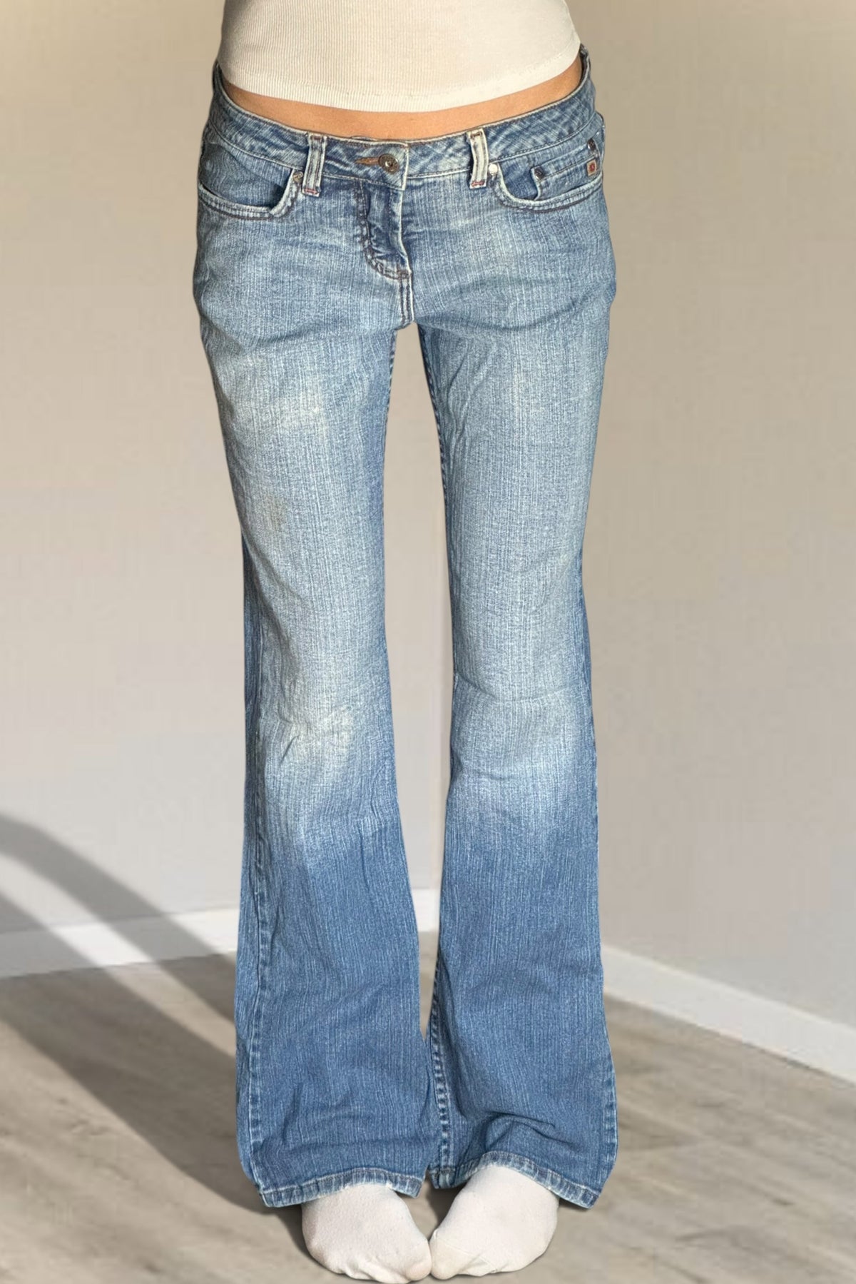 Utsvängda jeans stl: S