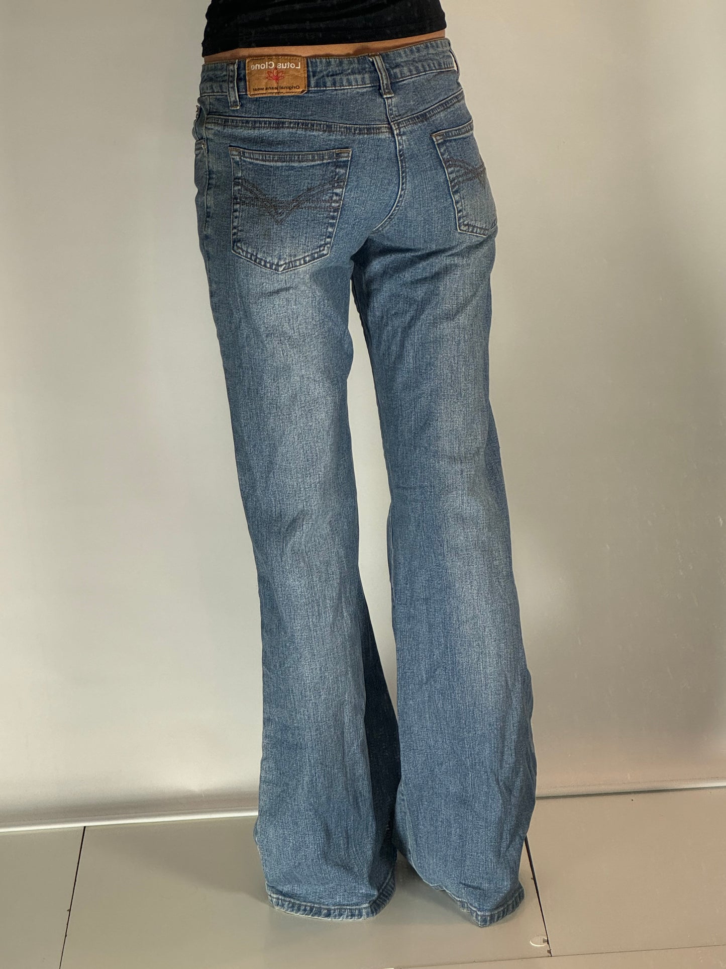 Utsvängda jeans stl: S