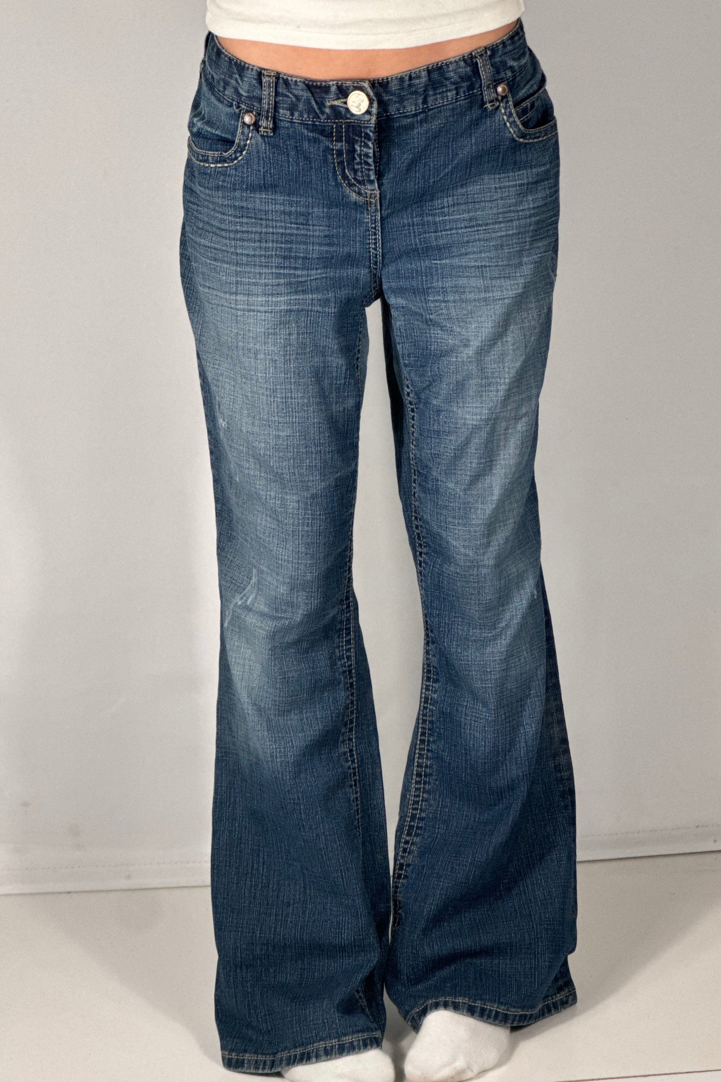 Utsvängda jeans stl: L