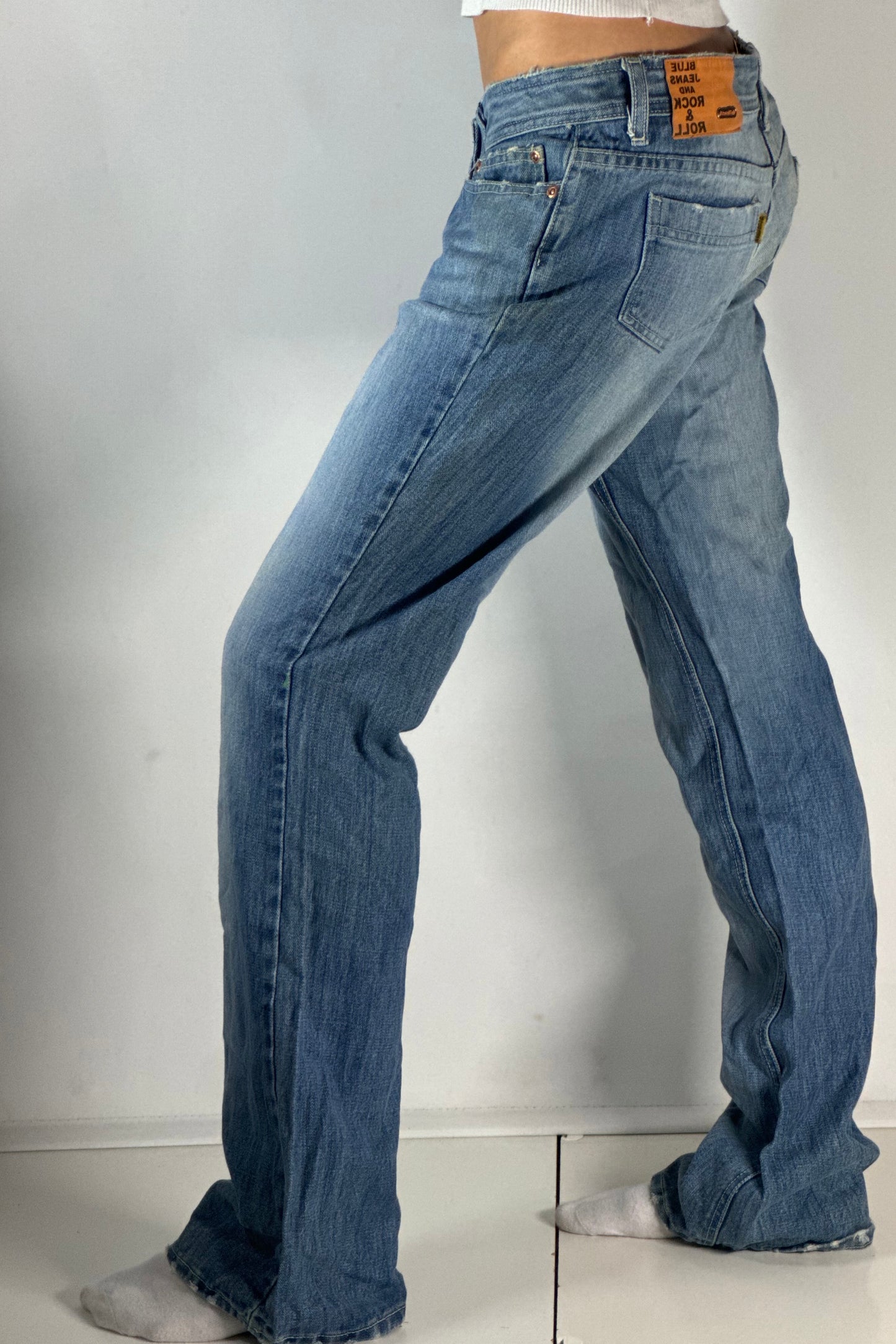 Utsvängda jeans stl: M