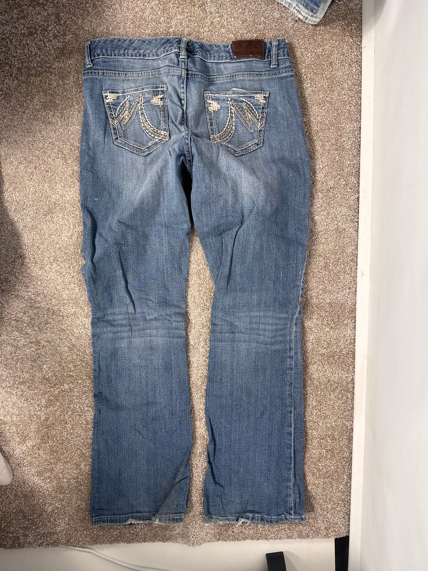 Utsvängda jeans stl: M