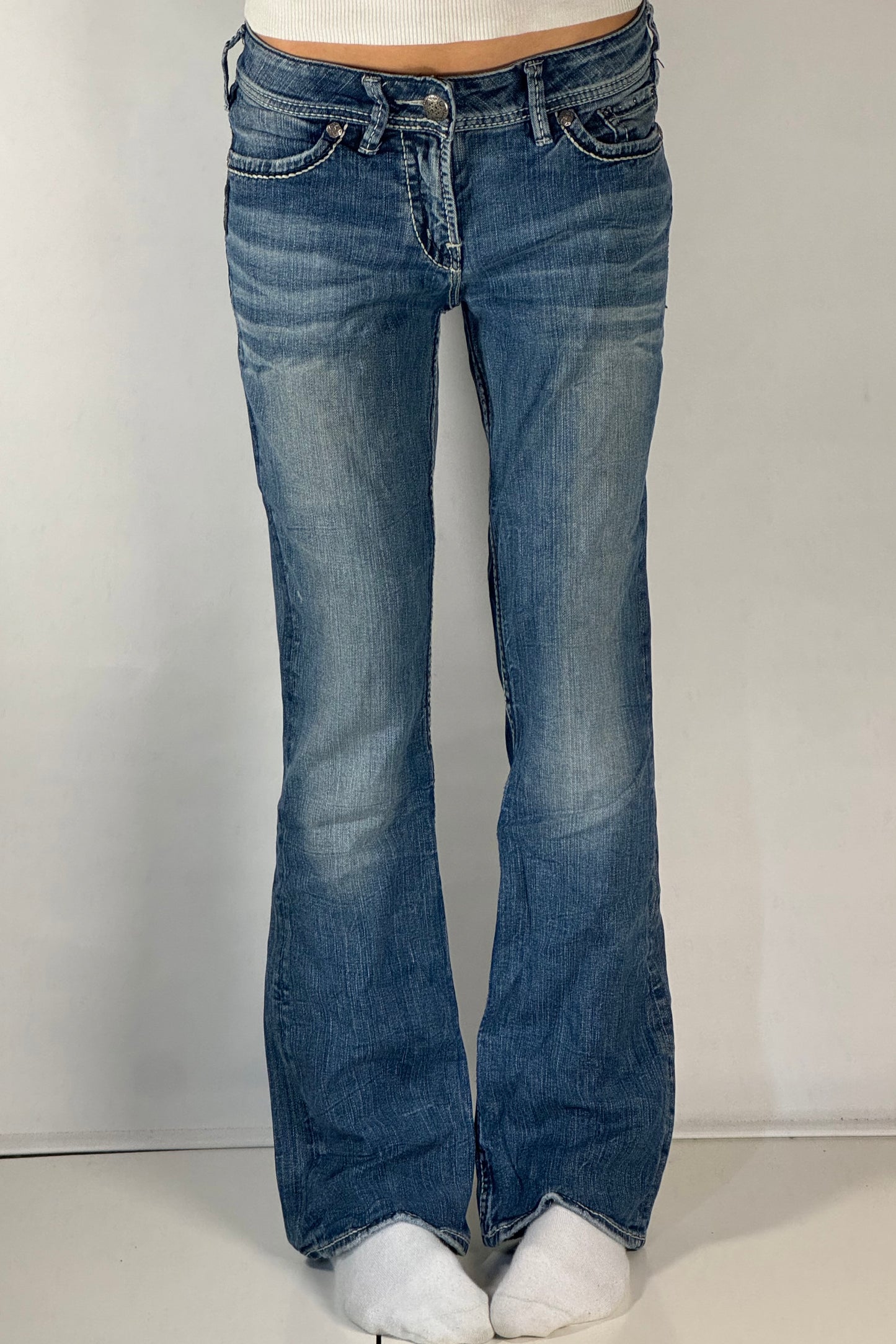 Utsvängda jeans stl: S