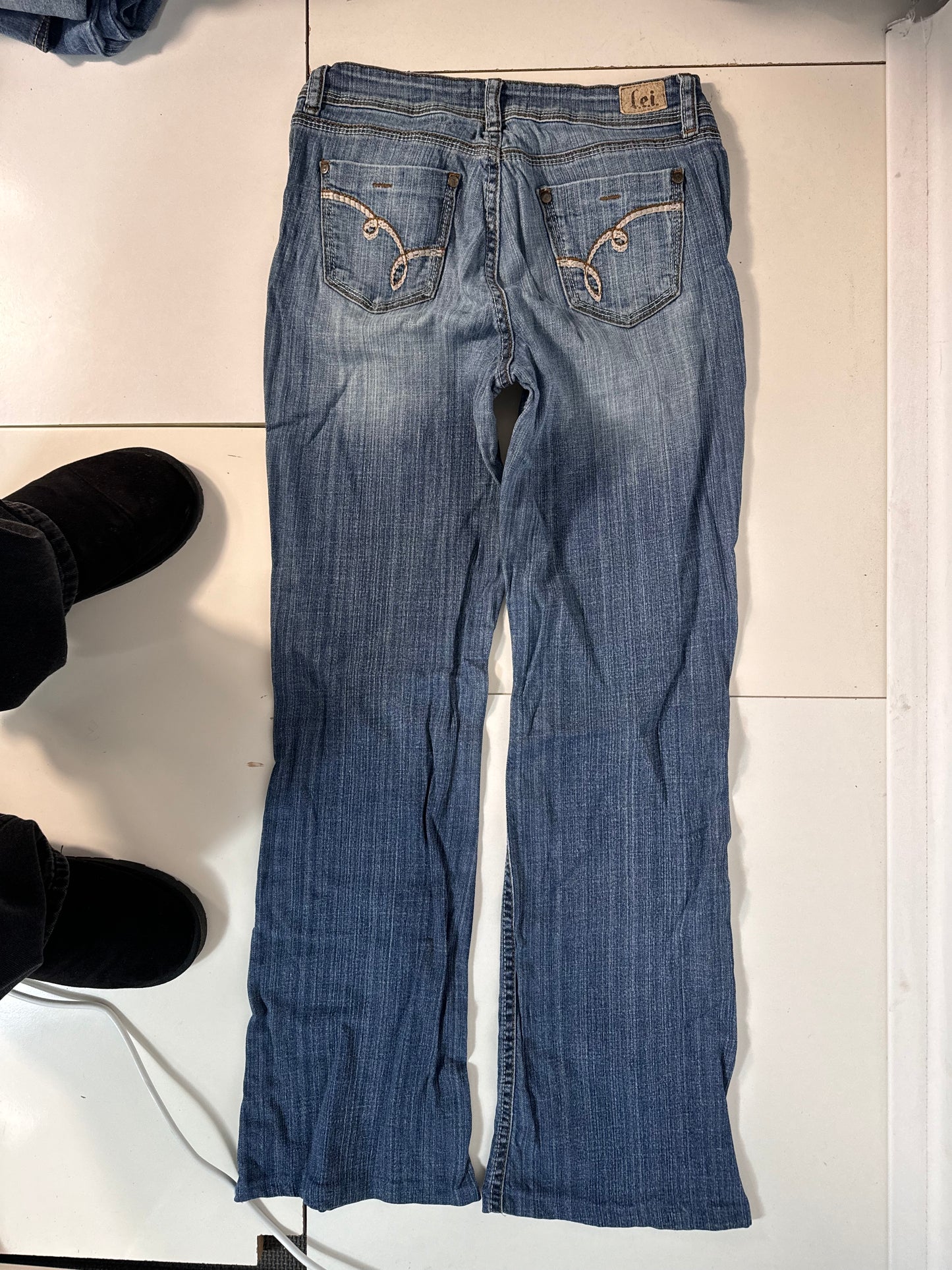 Utsvängda jeans stl: XS
