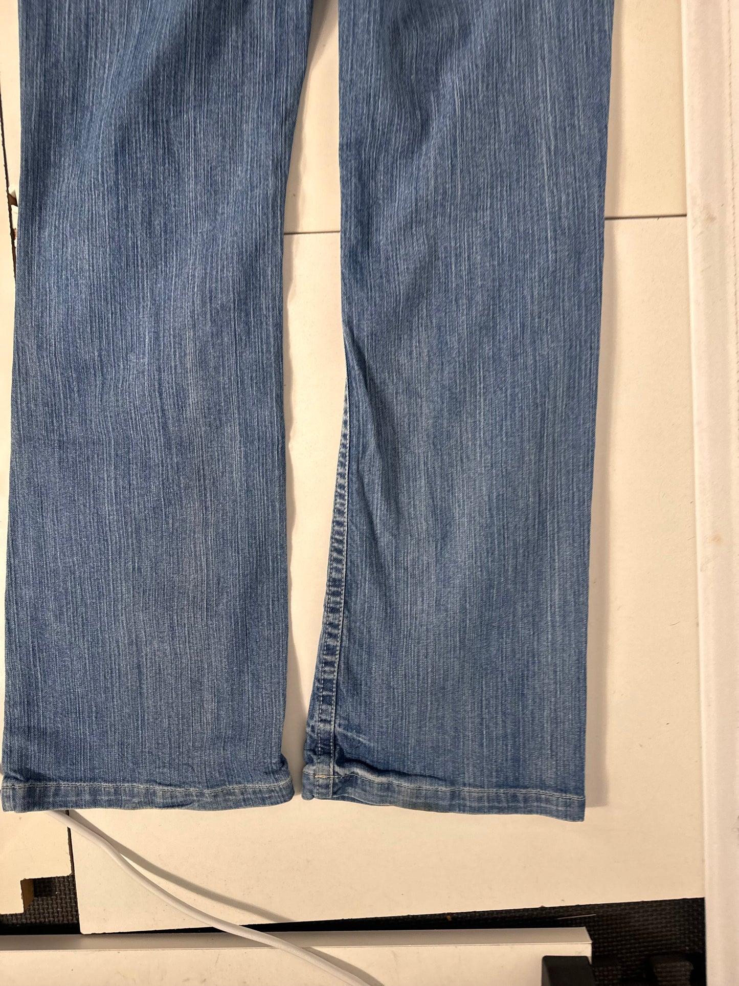 Utsvängda jeans stl: S