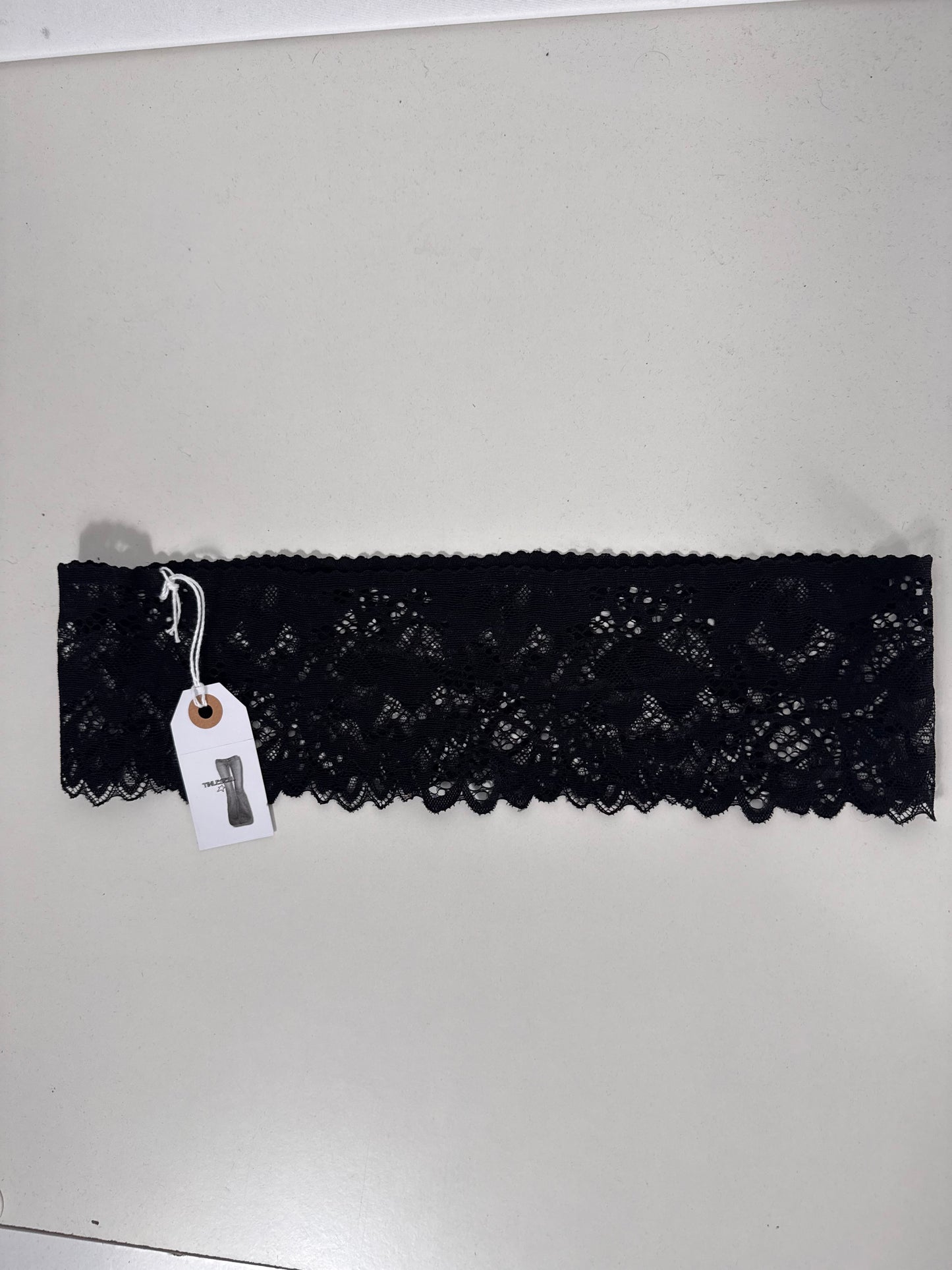 Spetsband över jeans