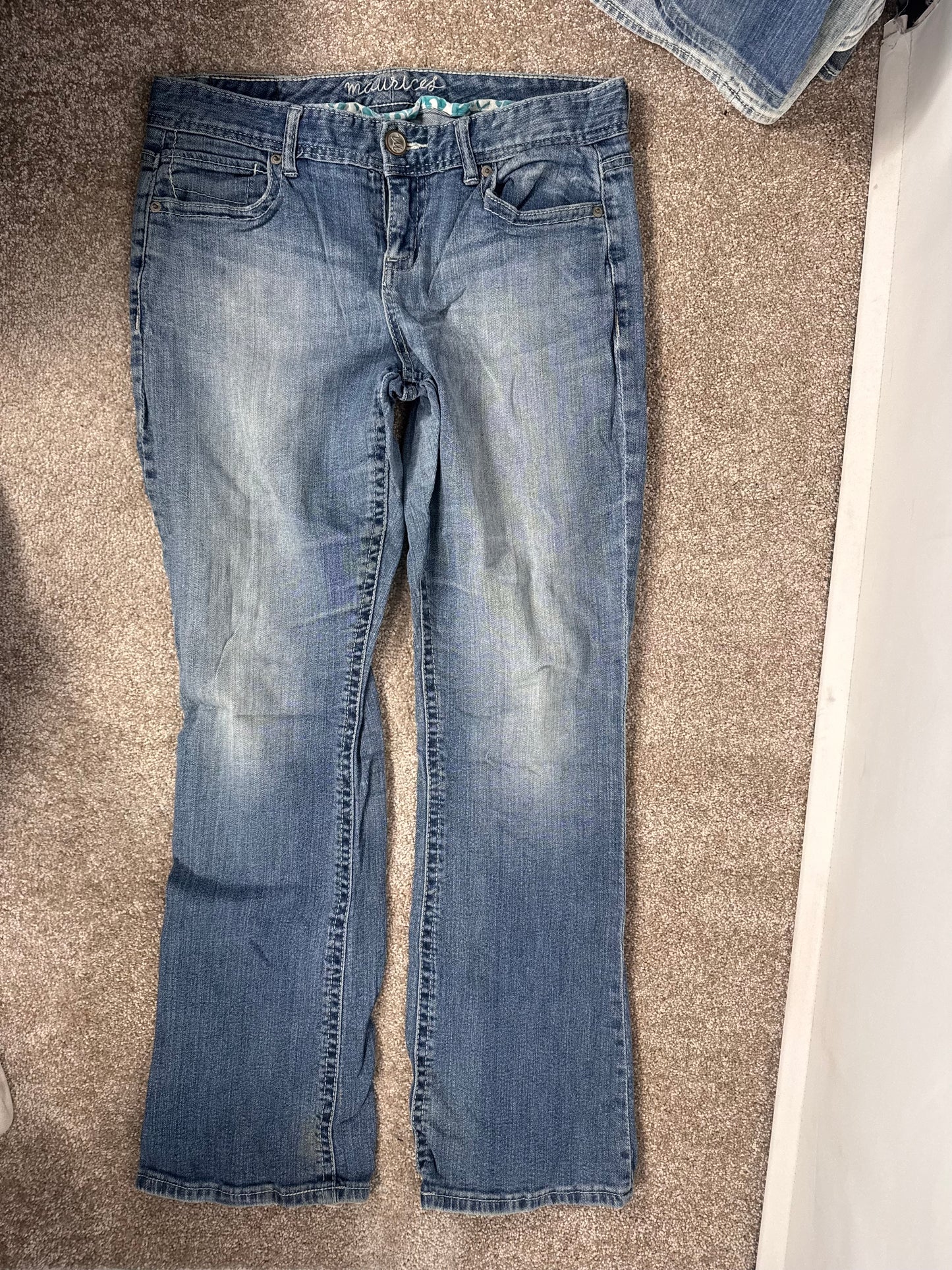 Utsvängda jeans stl: M