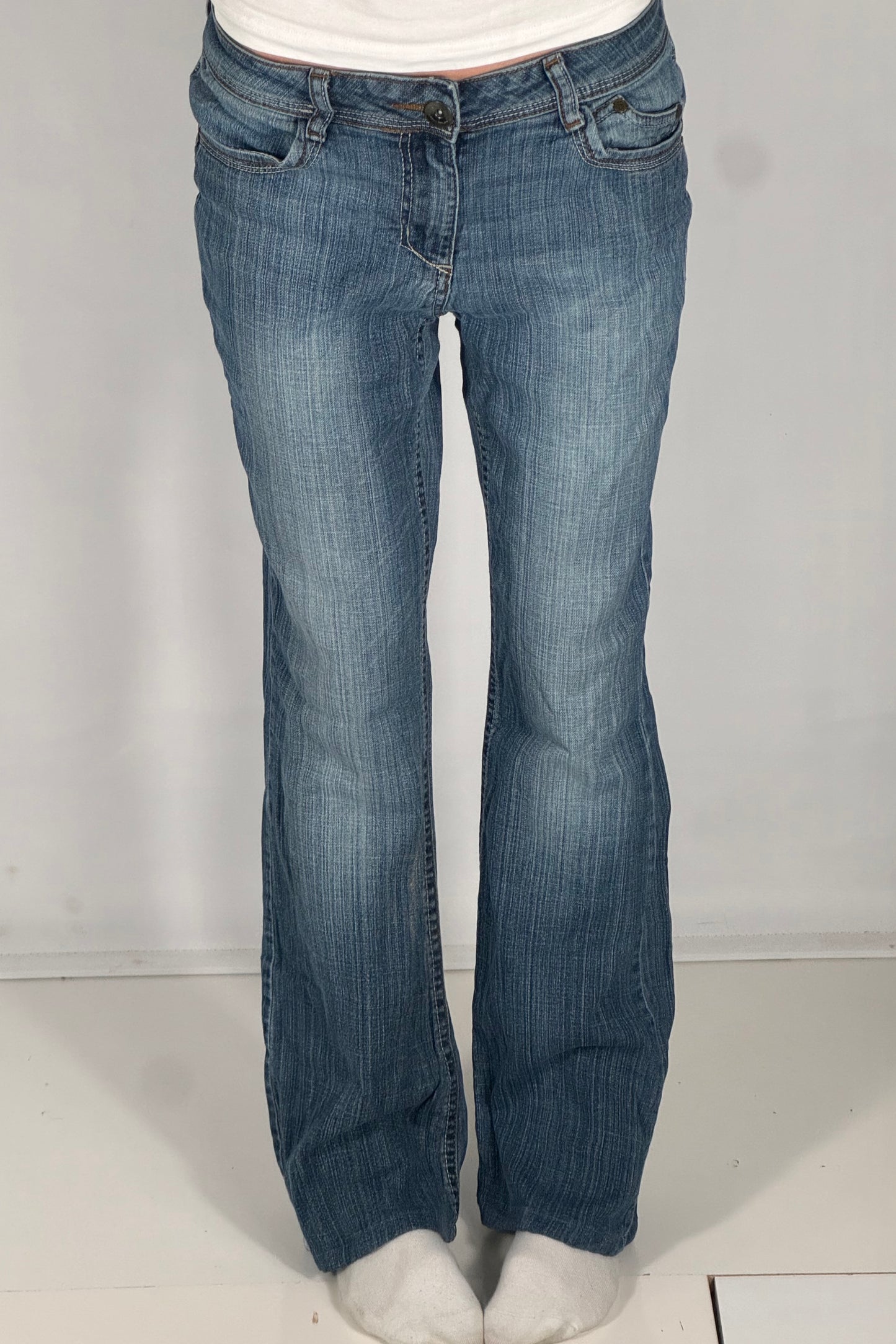 Utsvängda jeans stl: XS